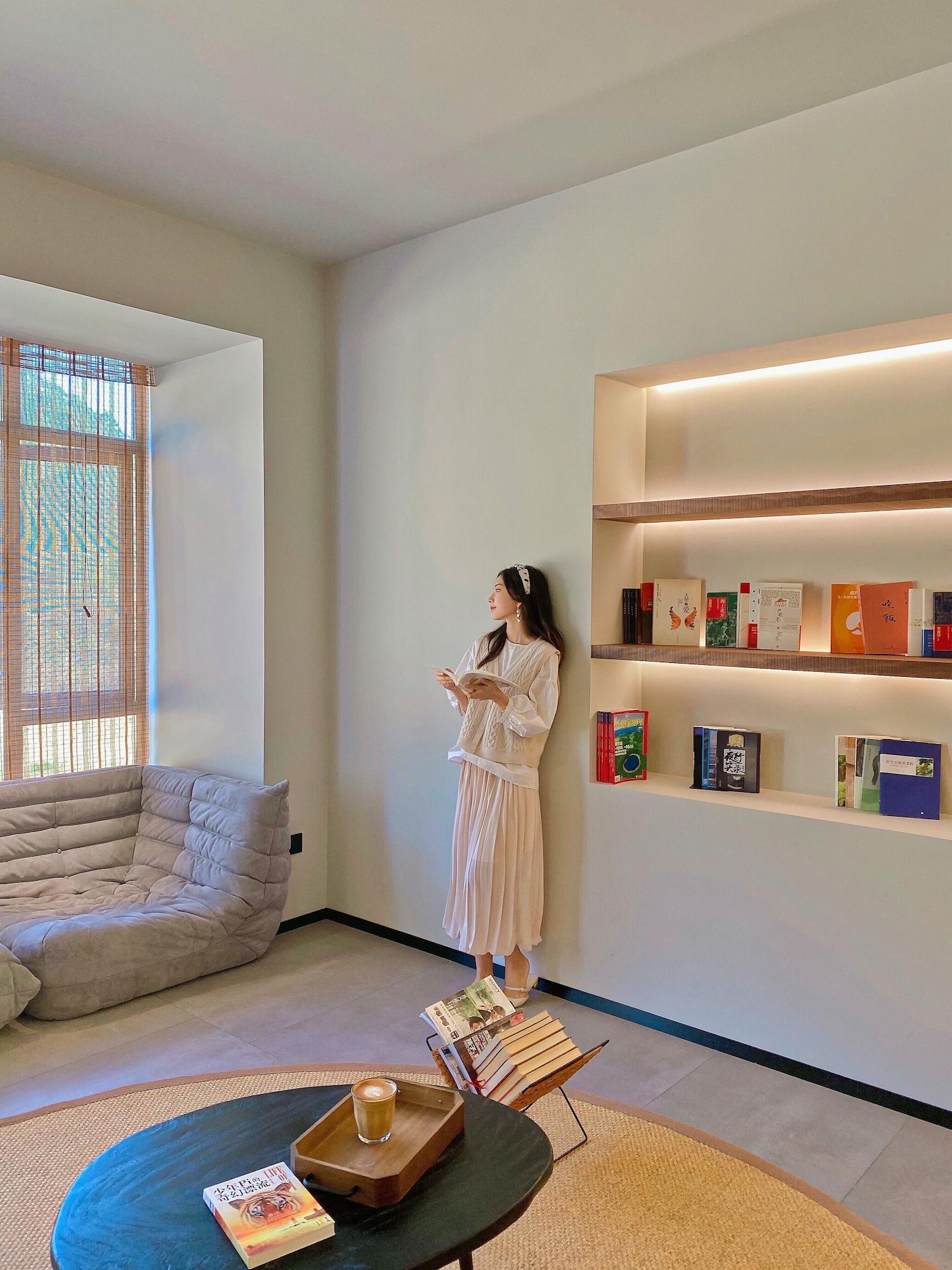 Vista Lobby Even's Garden