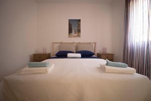Alquiler Vacacional - Charming 4-bedroom house with pool view, surrounded by a garden in Rukavac, Vis