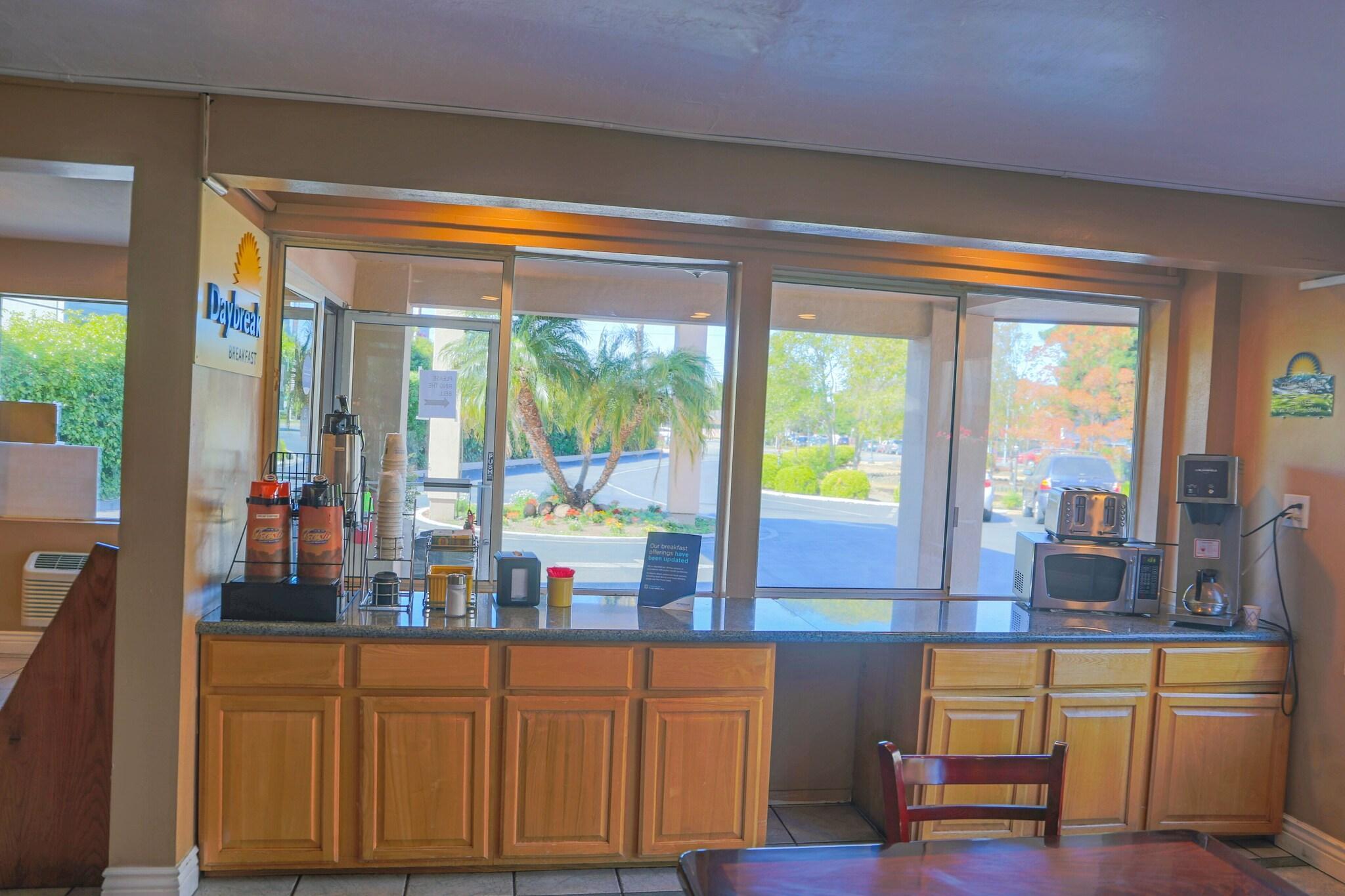 Restaurant Days Inn by Wyndham Redwood City