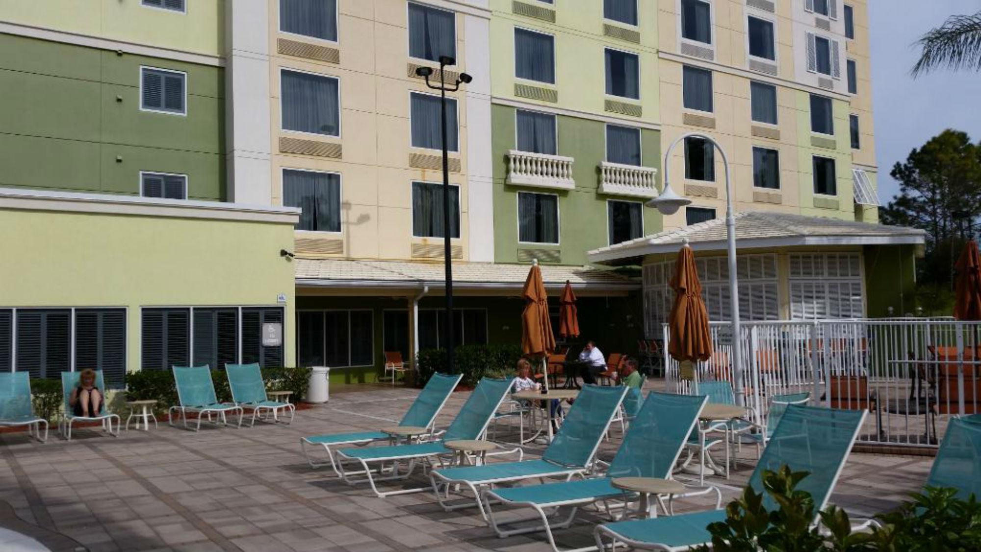Hotel Comfort Suites Maingate East