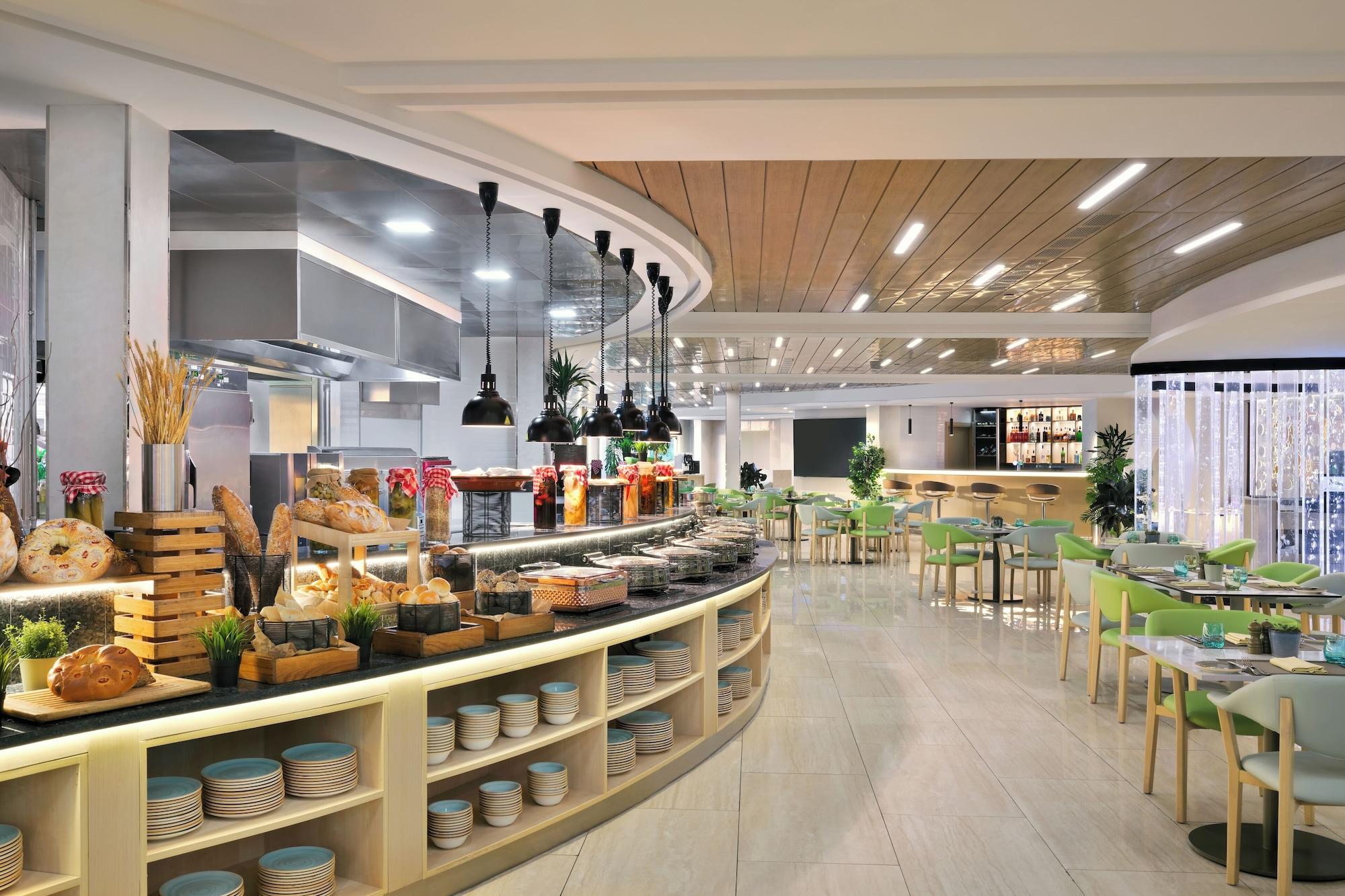 Restaurante Roda Al Murooj Residences