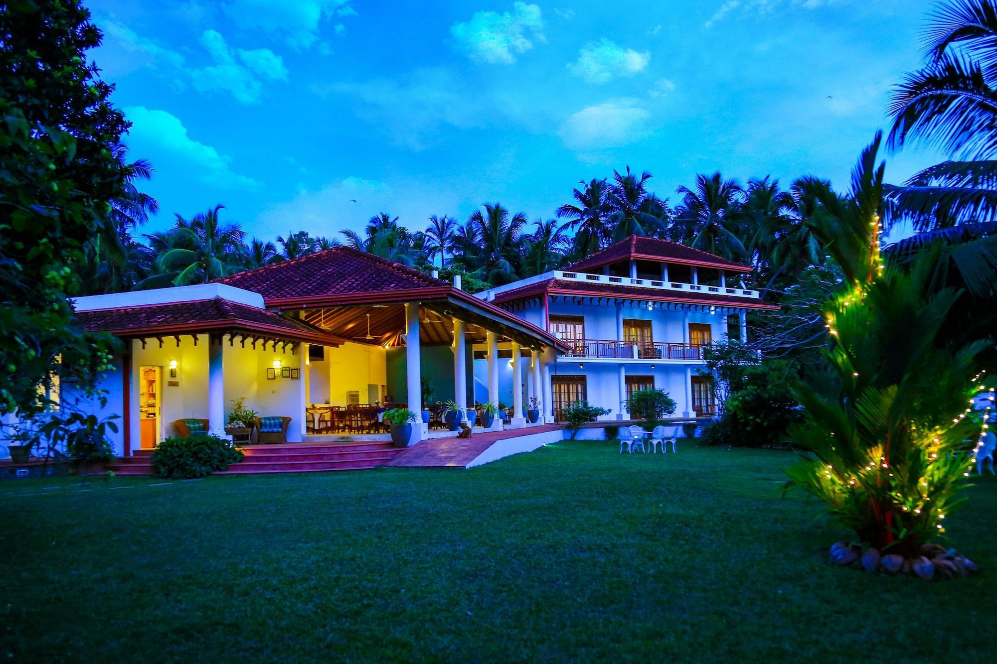 Varios Waterside Bentota