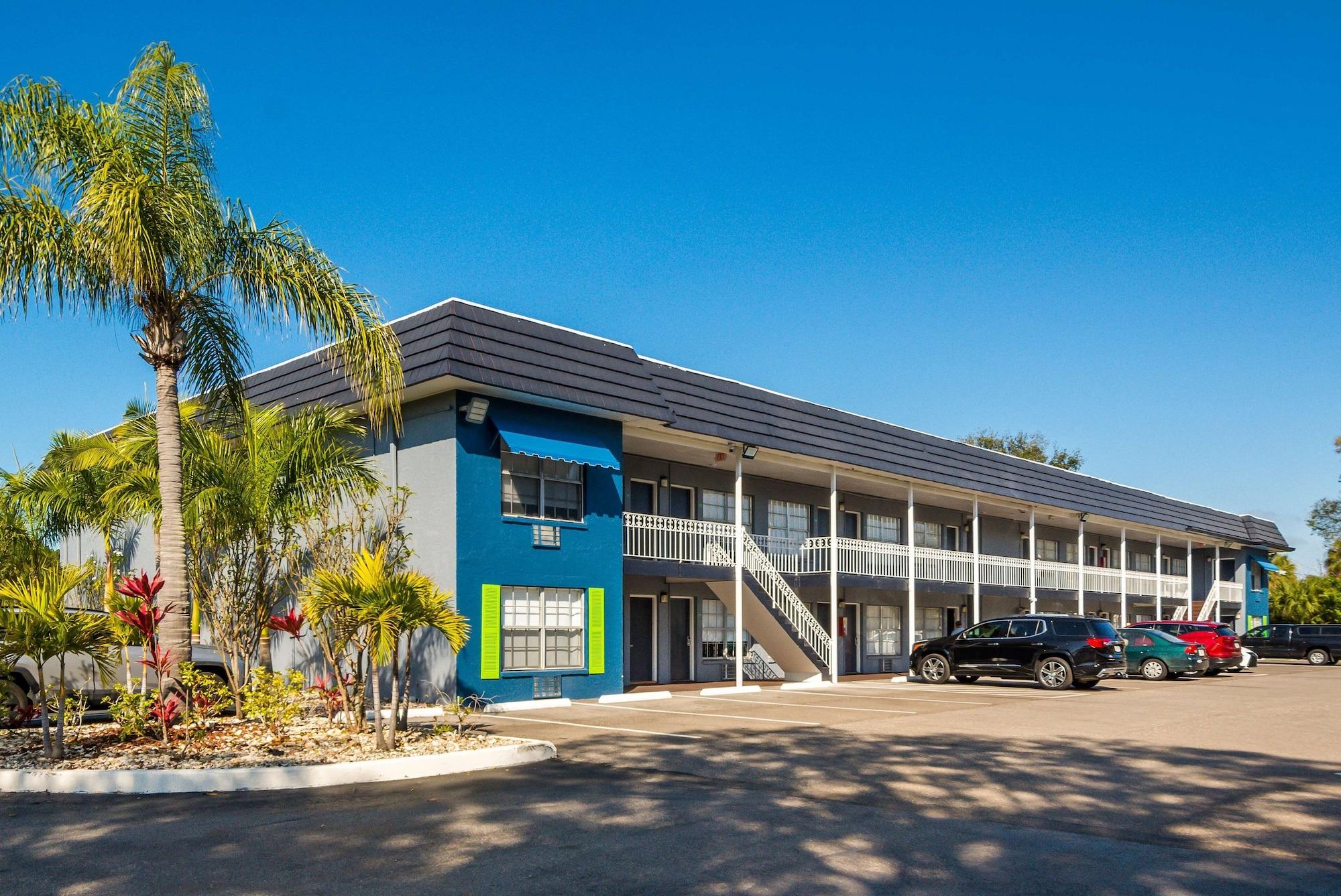 Vista Exterior SureStay Hotel by Best Western Sarasota Lido Beach