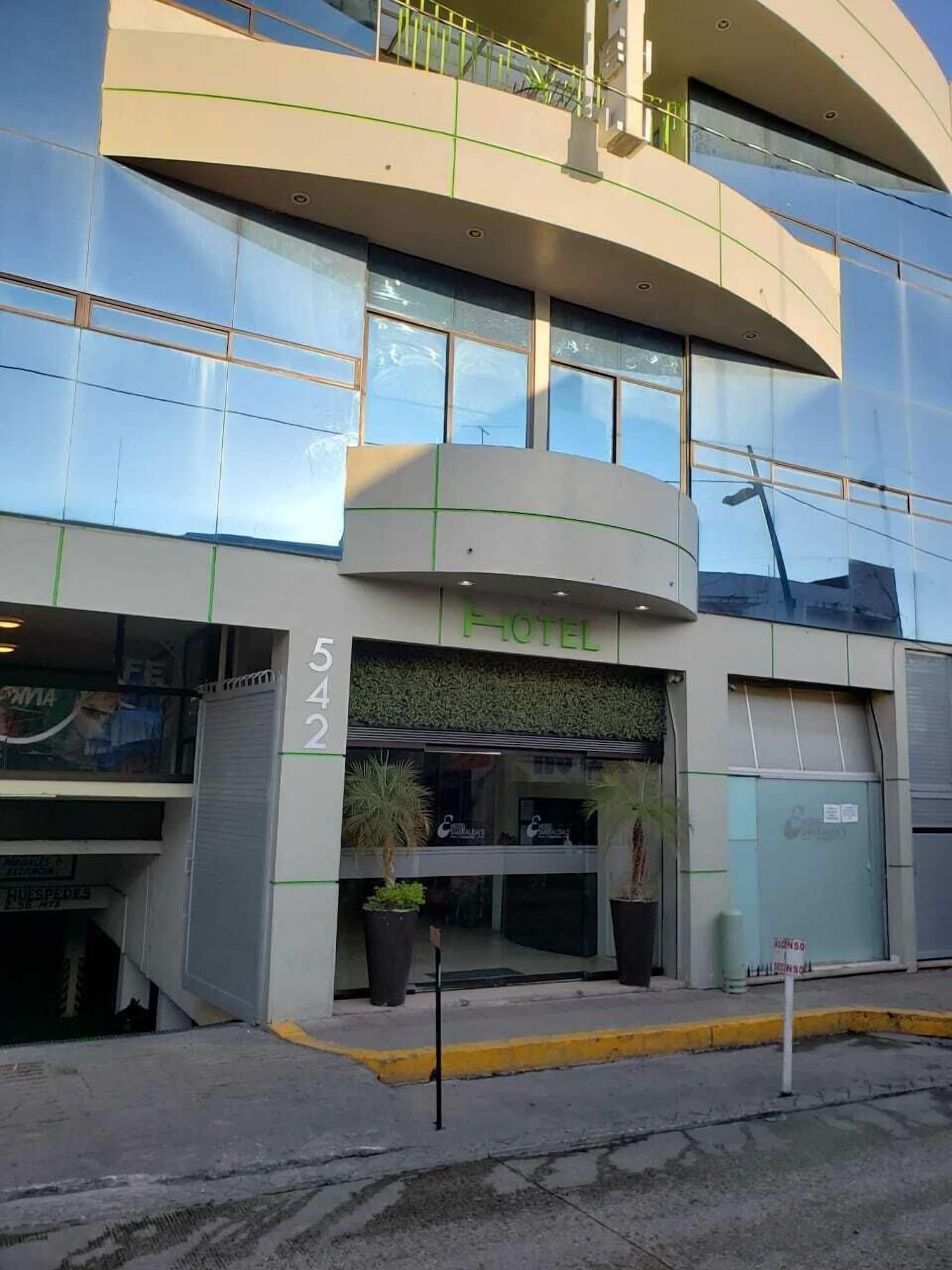 Varios Hotel Esmeralda's