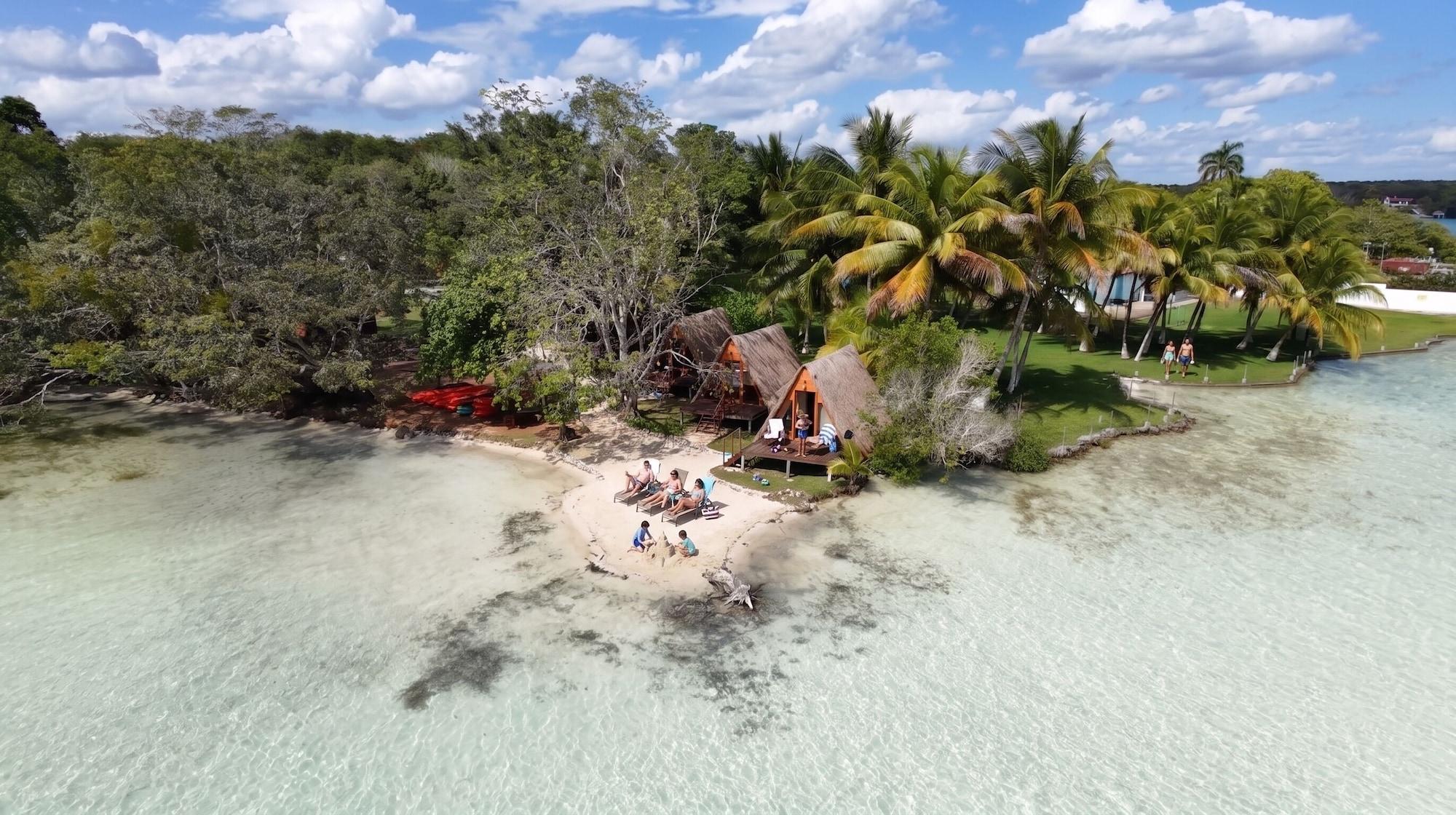 Vista Exterior Hotel Playa Laguna Bacalar Lagoon Front