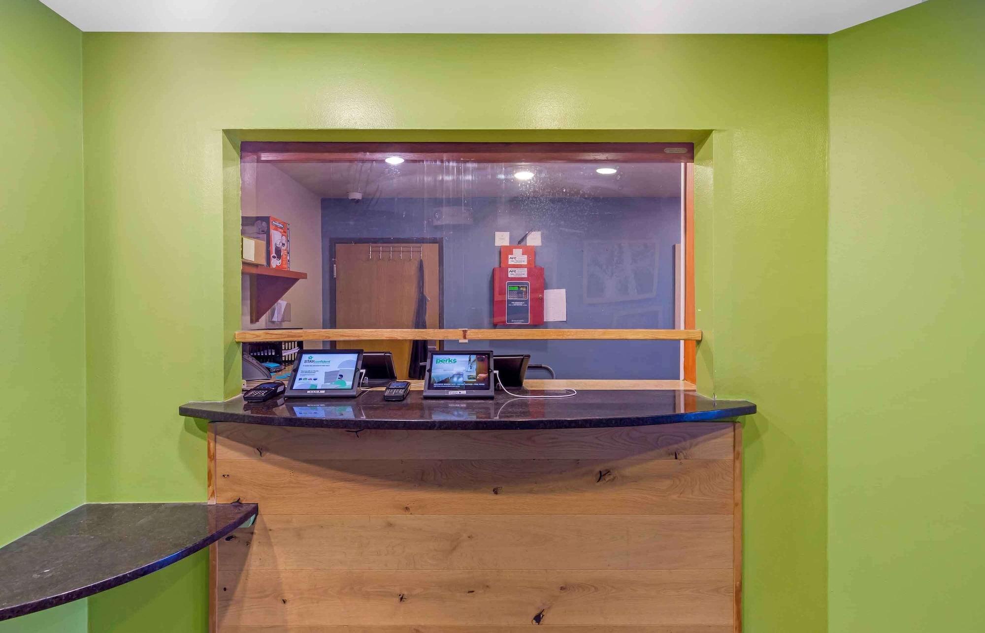 Vista Lobby Extended Stay America Select Suites - Fayetteville - Cliffdale