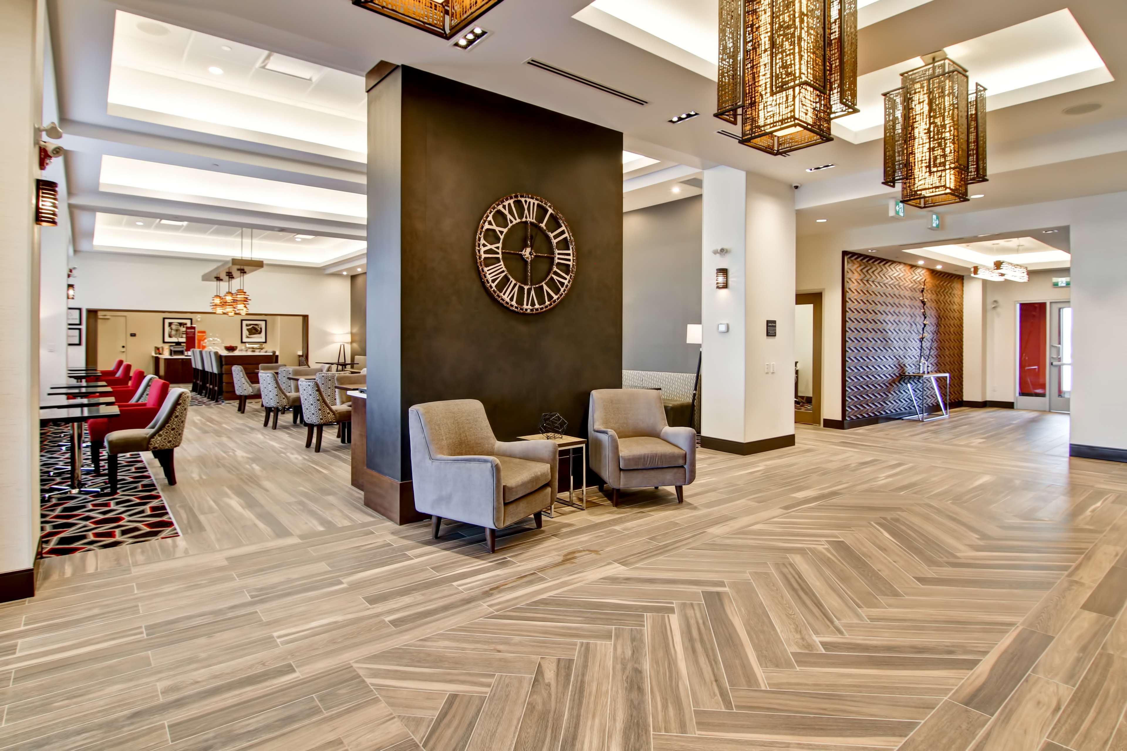 Vista Lobby Hampton Inn & Suites by Hilton Grande Prairie