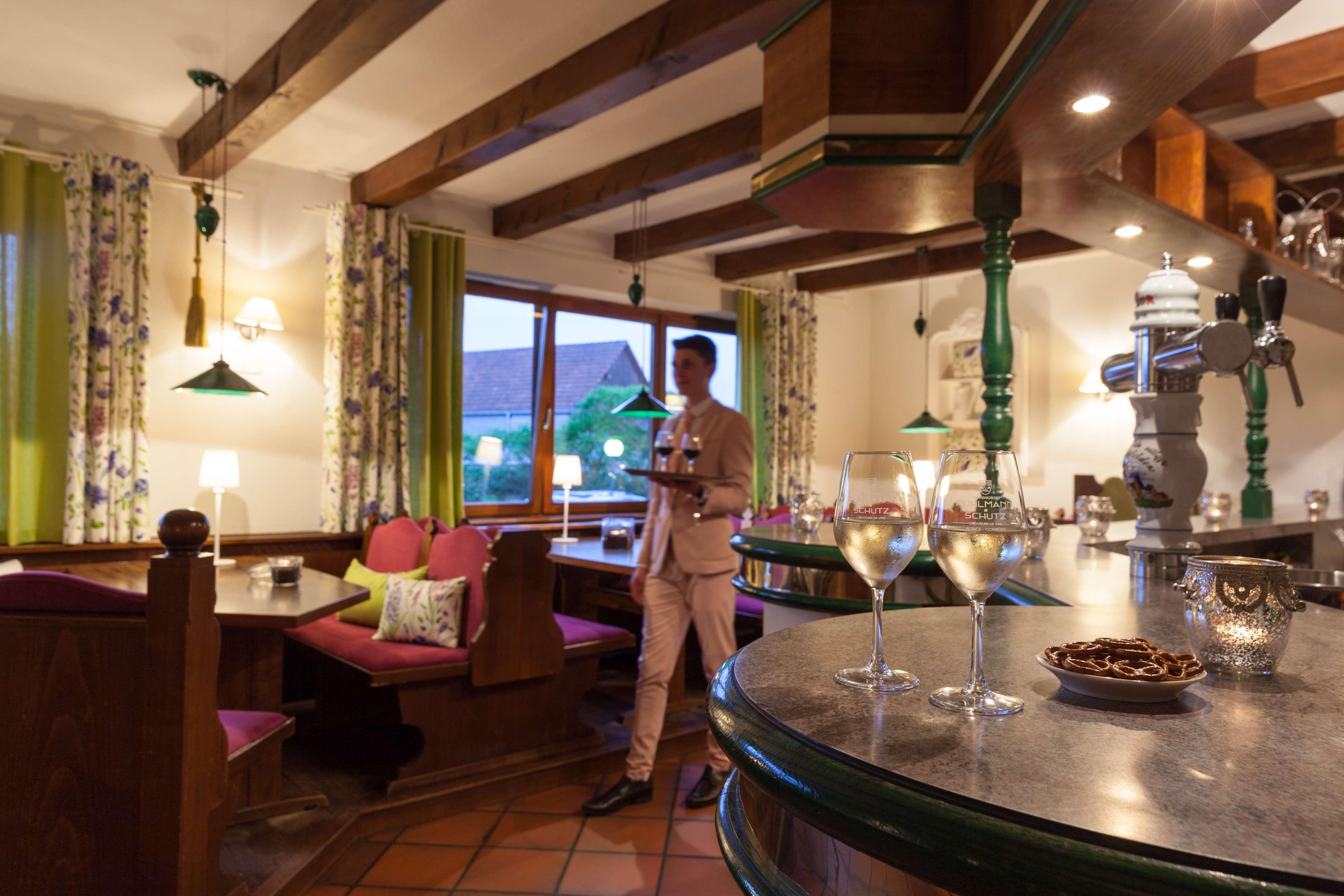 Bar/Salón Le Verger des Châteaux, The Originals Relais