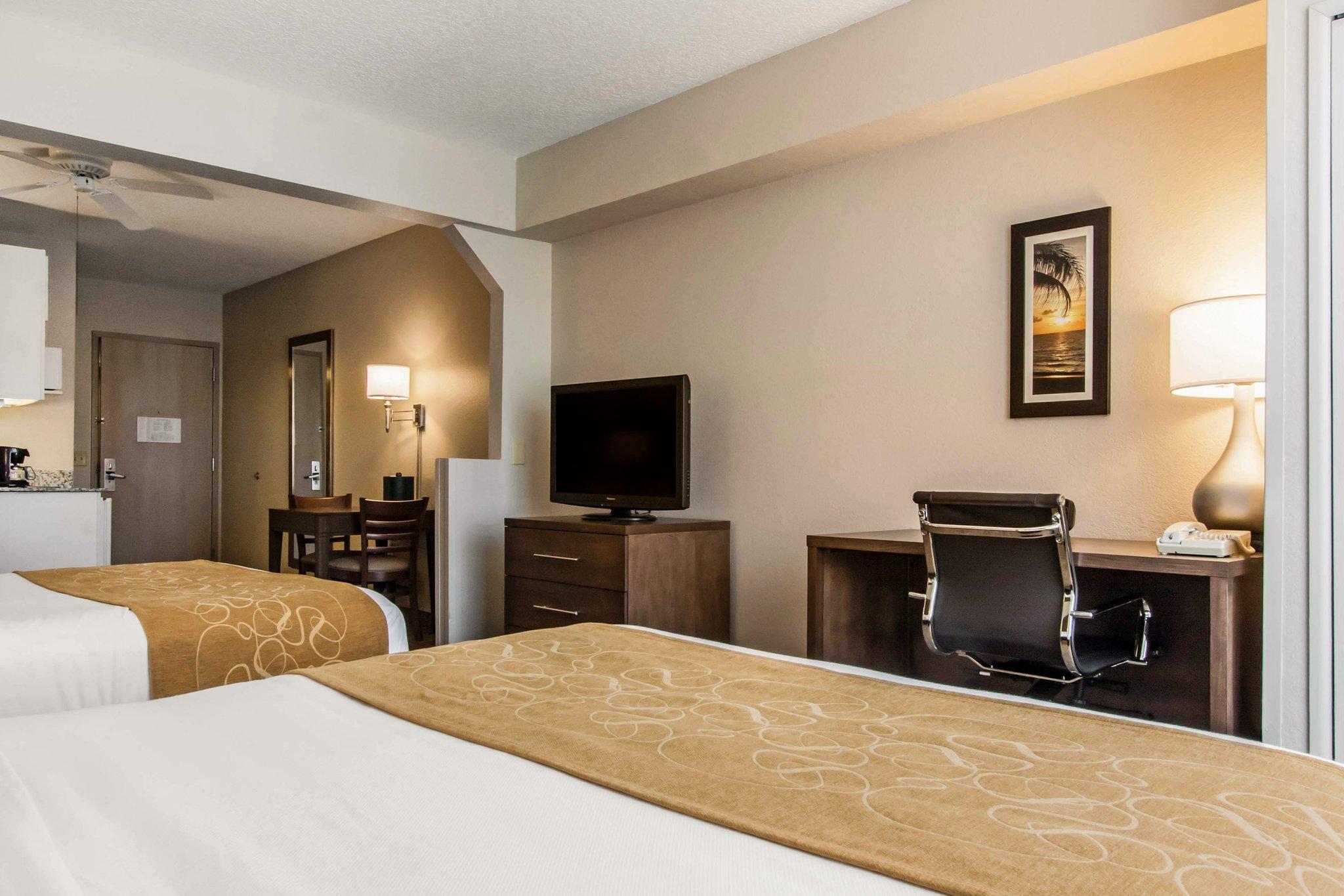 Hotel Comfort Suites Maingate East