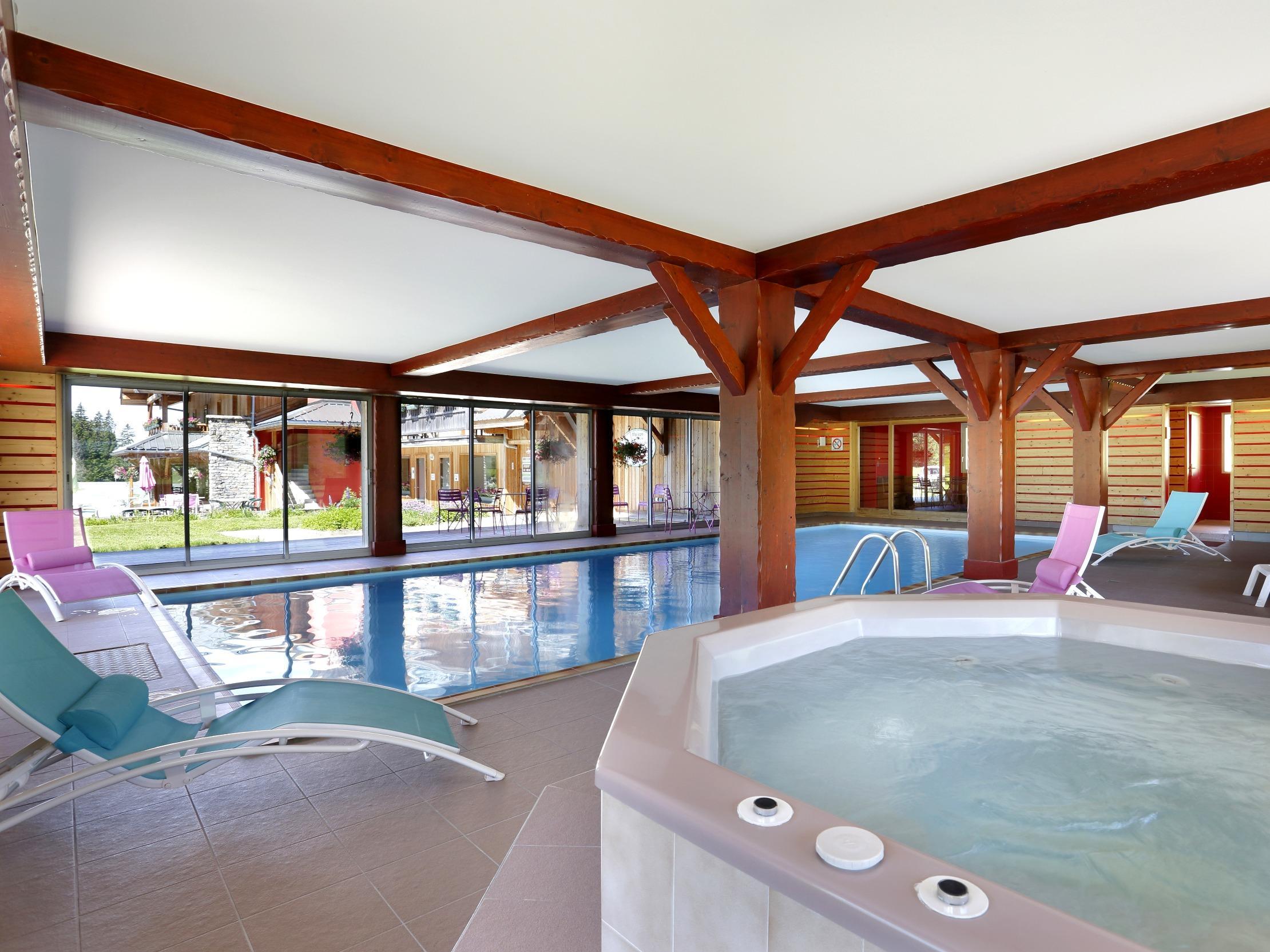 Instalaciones Recreativas Logis Chalet Hotel Vaccapark