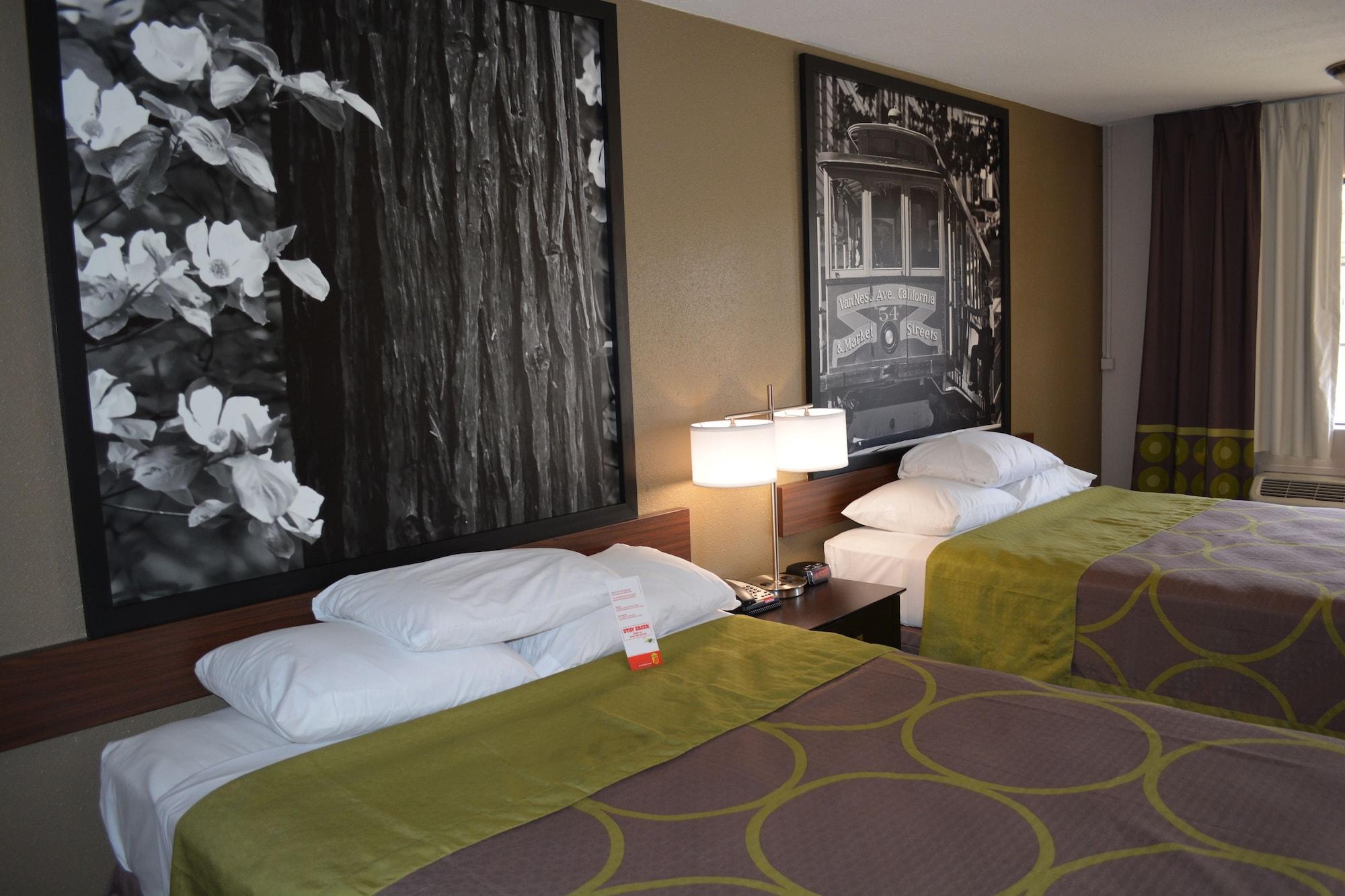 Habitación Super 8 by Wyndham Salinas