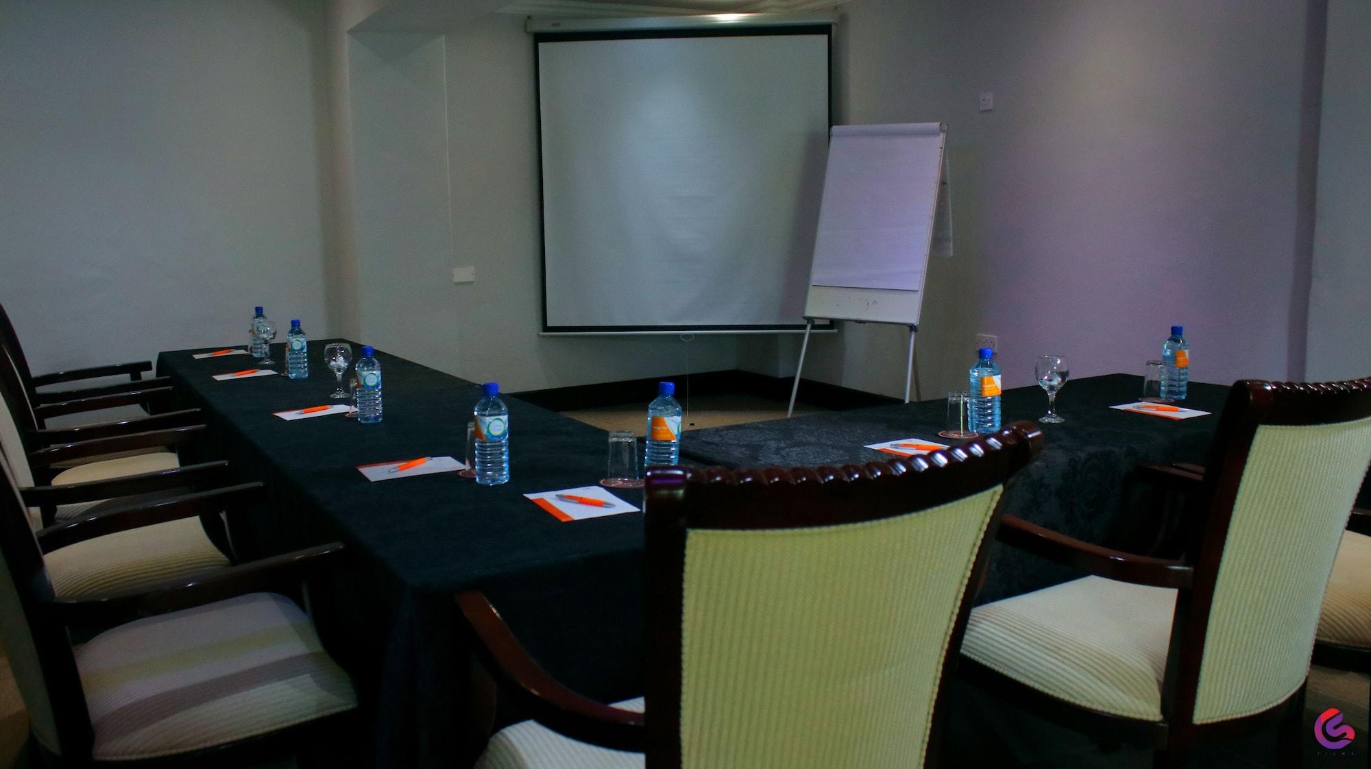 Sala de Reuniones Voyager Inn Hotel