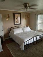 Alquiler Vacacional - River Perch is Texas Wine Country Meets Lake LBJ Life-Hot New Restaurant Center!