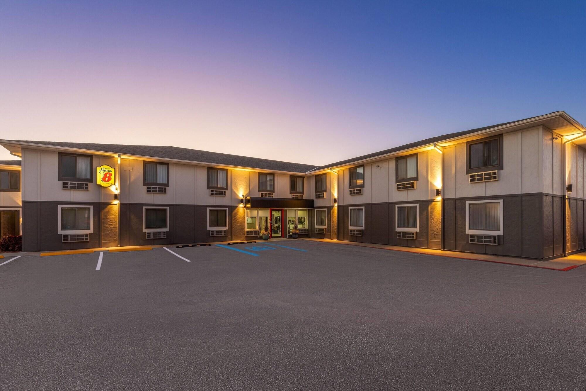 Varios Super 8 by Wyndham Rock Port MO