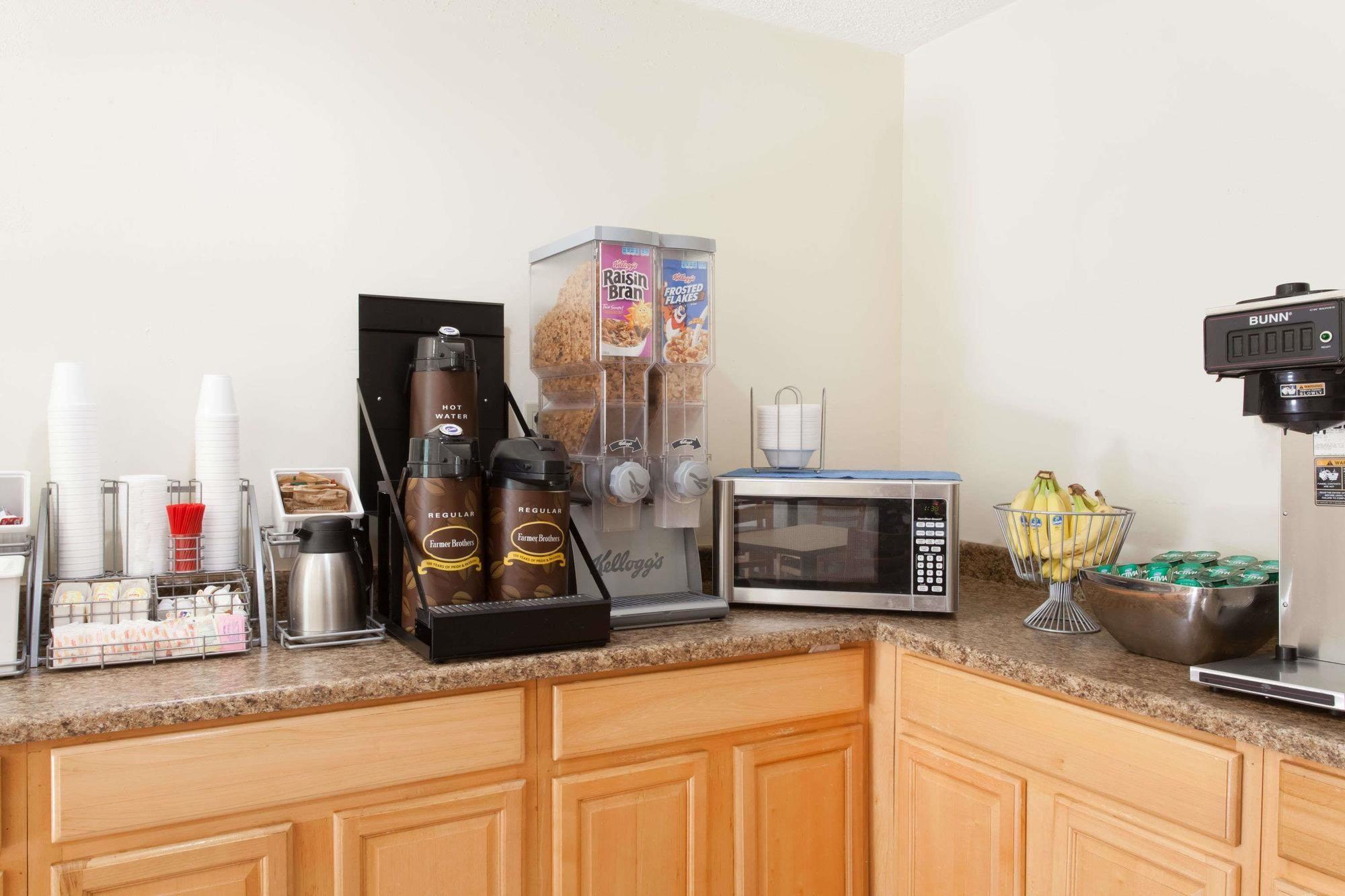 Comodidades del Alojamiento Super 8 by Wyndham Lewiston Auburn Area