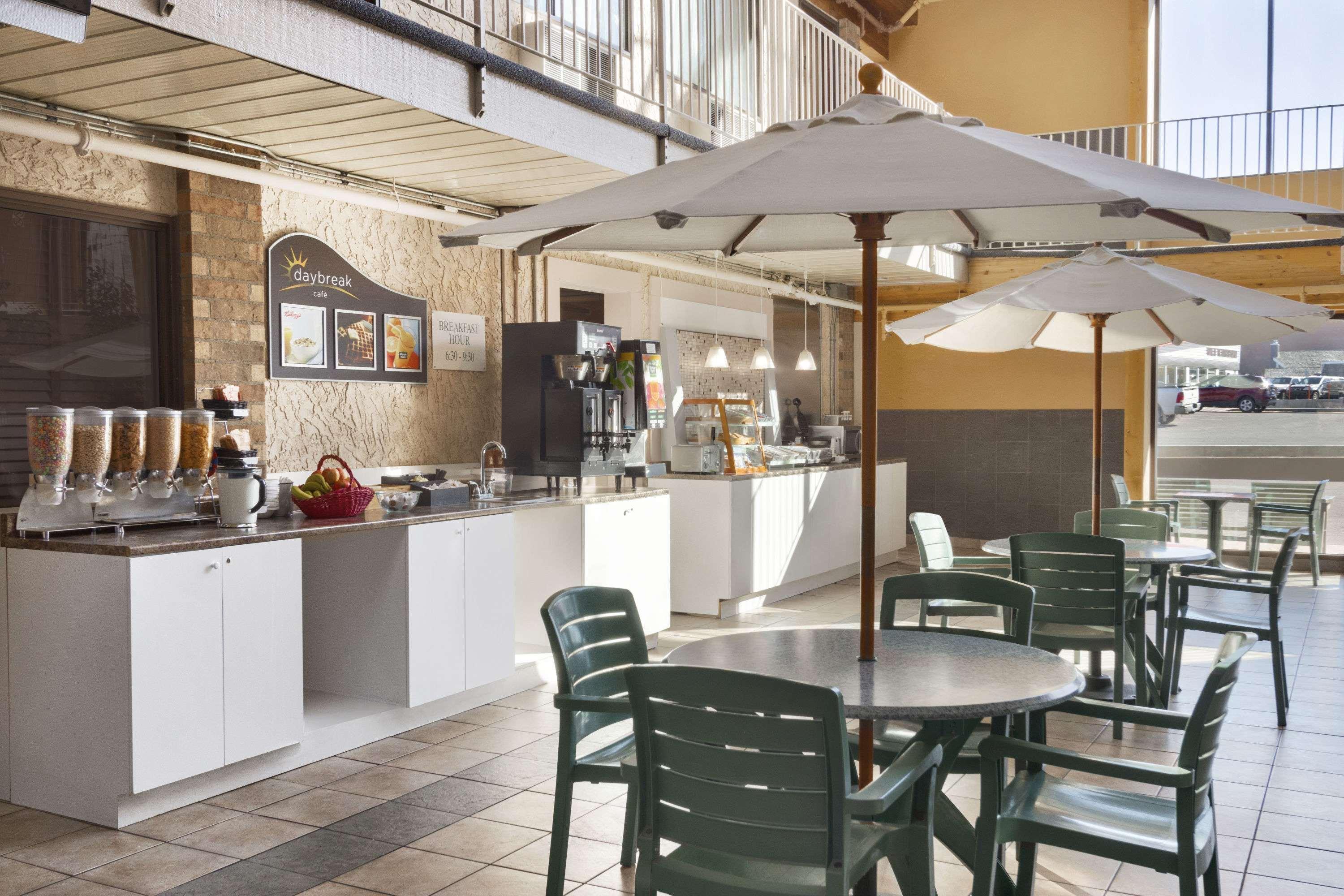 Restaurant Days Inn by Wyndham Lethbridge