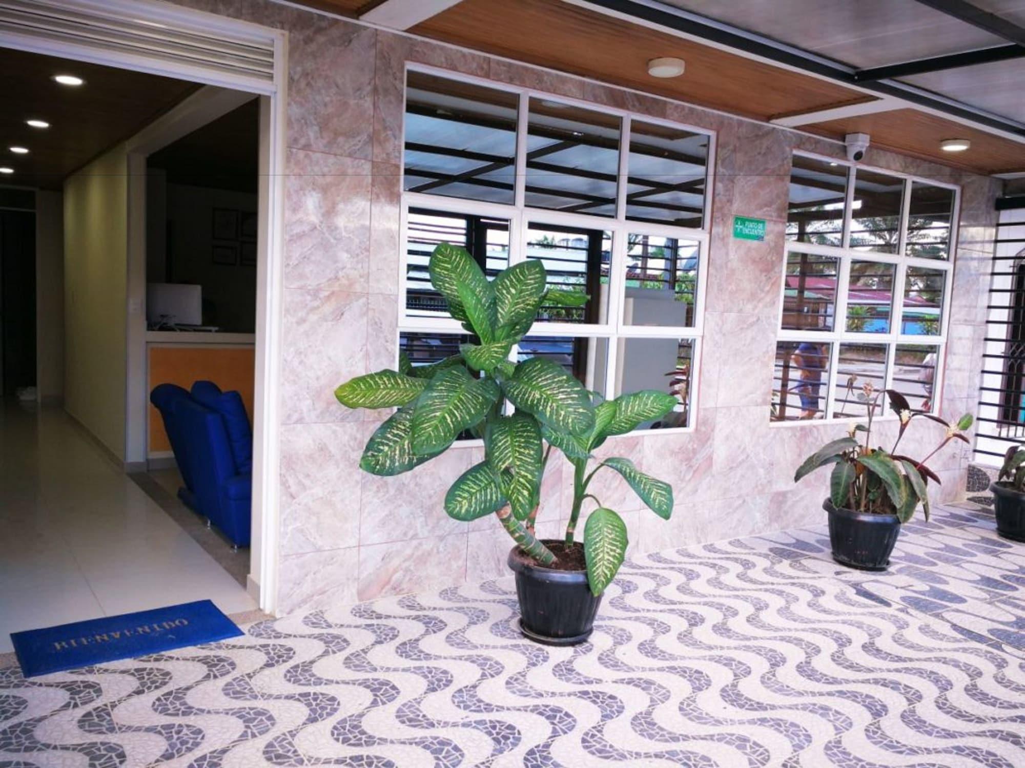 Vista Exterior Hotel Zafiro