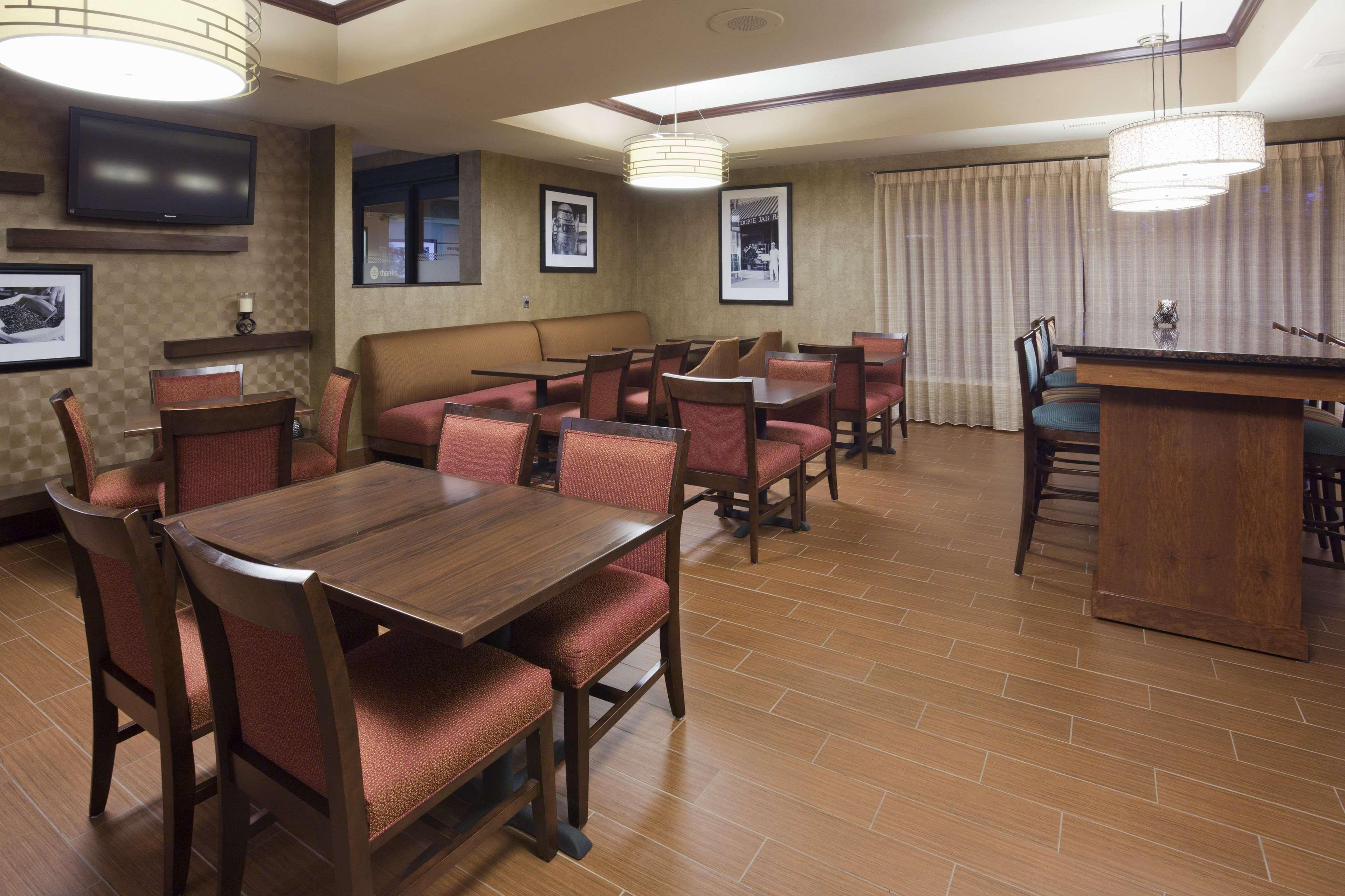 Vista Lobby Hampton Inn Minneapolis NW Maple Grove