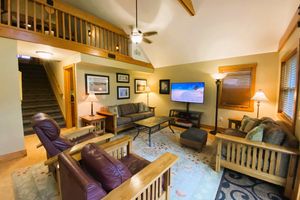 Alquiler Vacacional - Avalon Guest Lodge 3102 Entire House. Sleeps 9