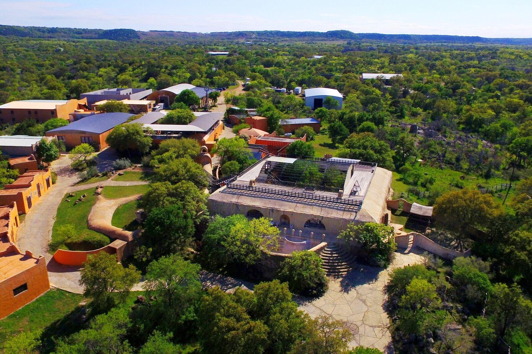 Varios The Trois Estate at Enchanted Rock