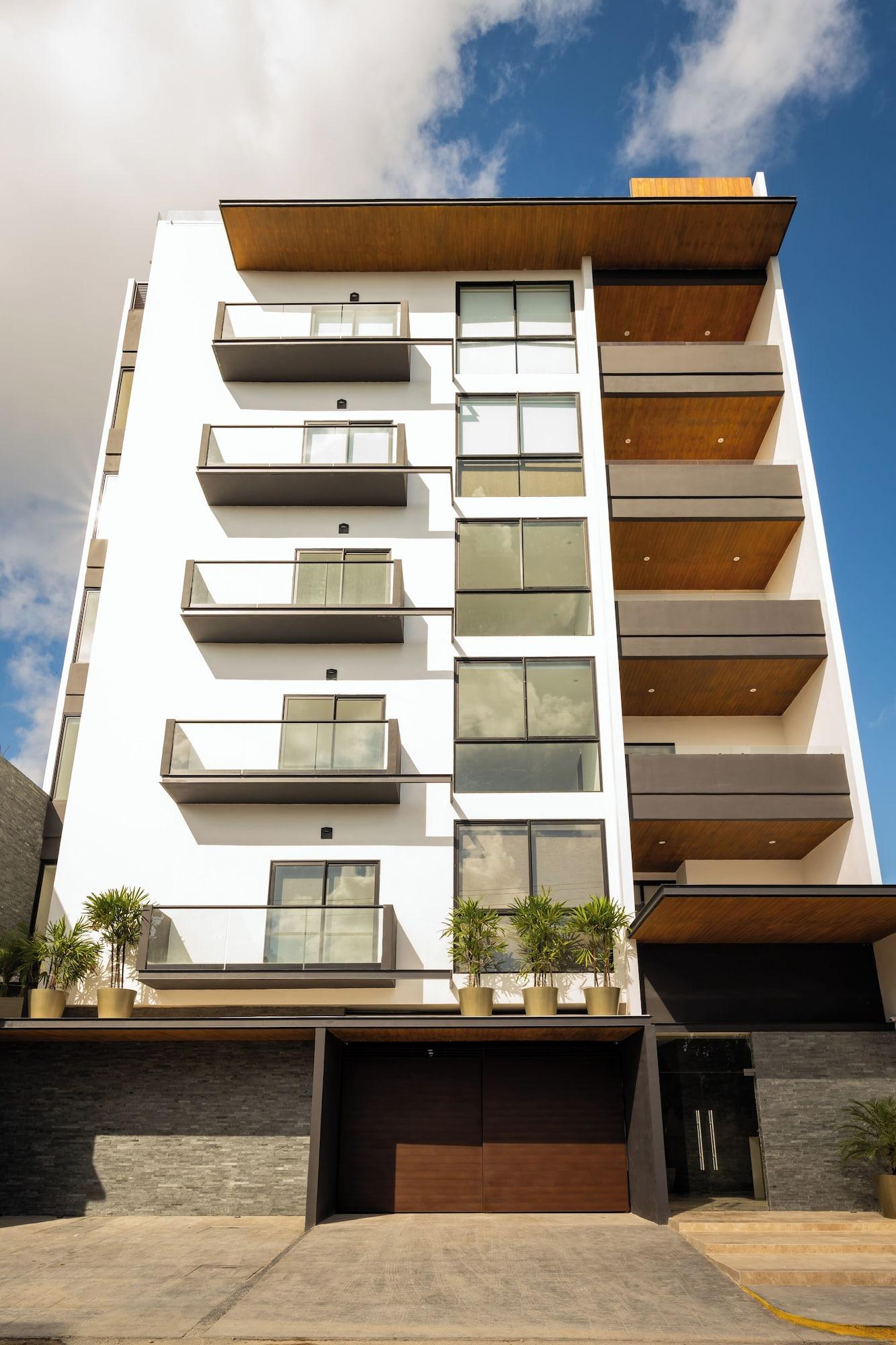 Vista Exterior Cumbres Garden luxury apartments