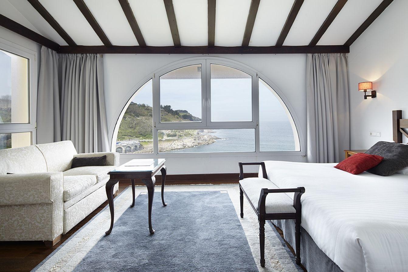 Varios Saiaz Getaria Hotela