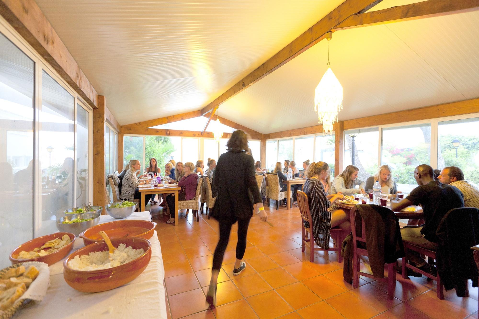 Restaurant Amar Hostel, Suites & Surf Camp