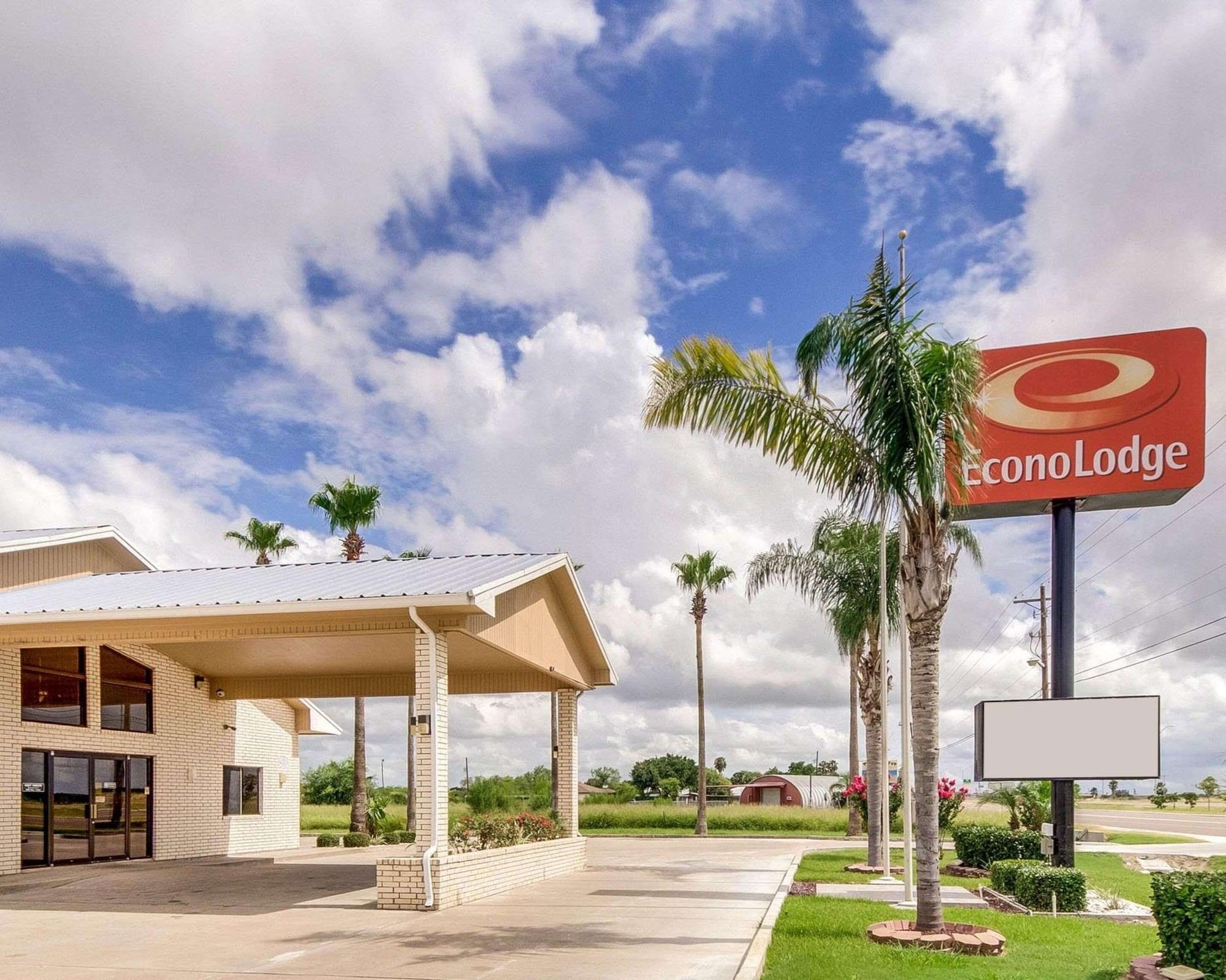 Vista Exterior Econo Lodge Falfurrias Hwy 281