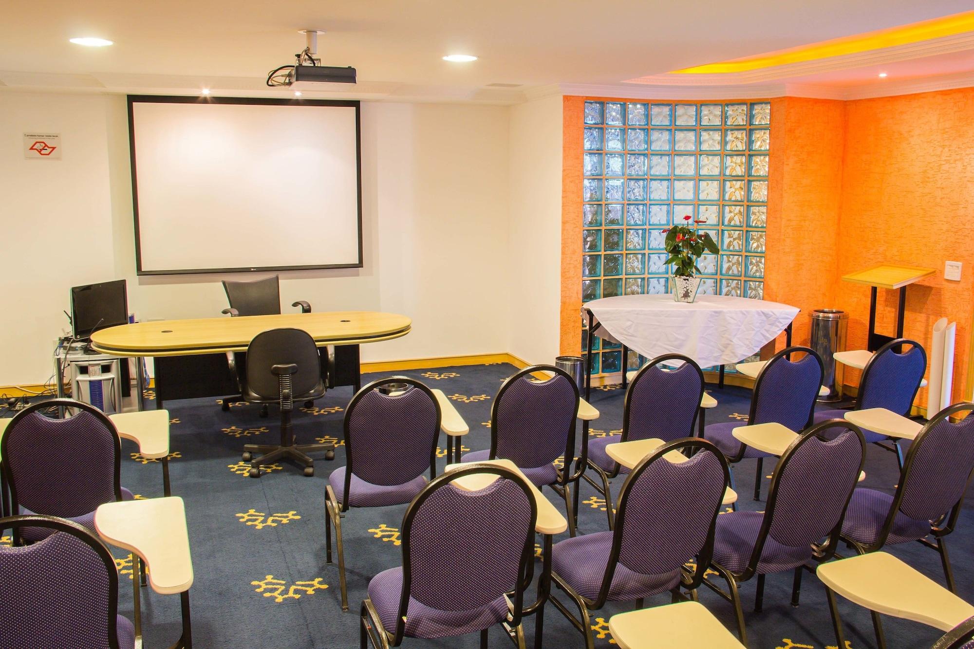 Sala de Reuniones L'Opera Hotel