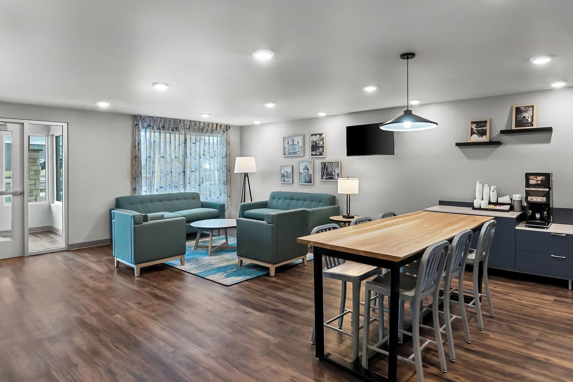 Vista Lobby Woodspring Suites Newington - Hartford South