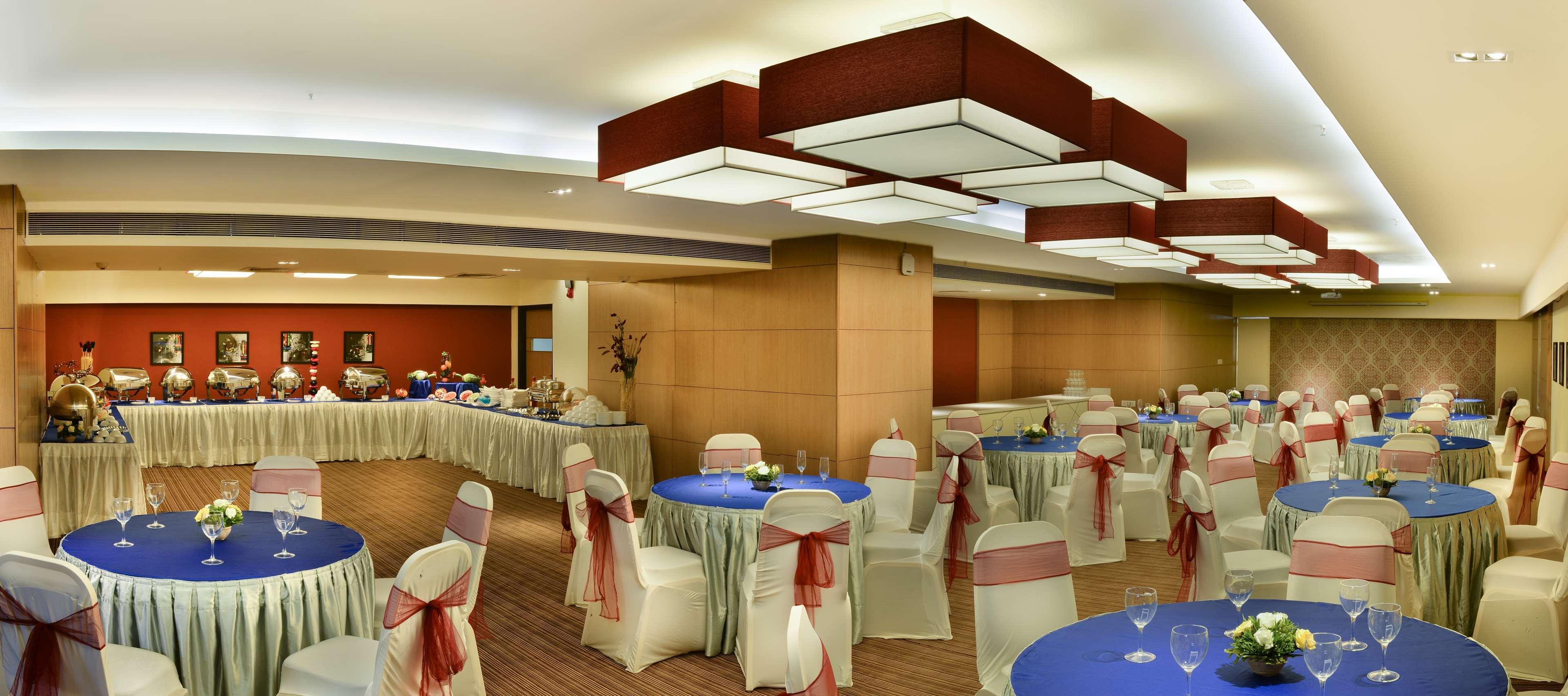 Vista Exterior Hampton by Hilton Vadodara-Alkapuri