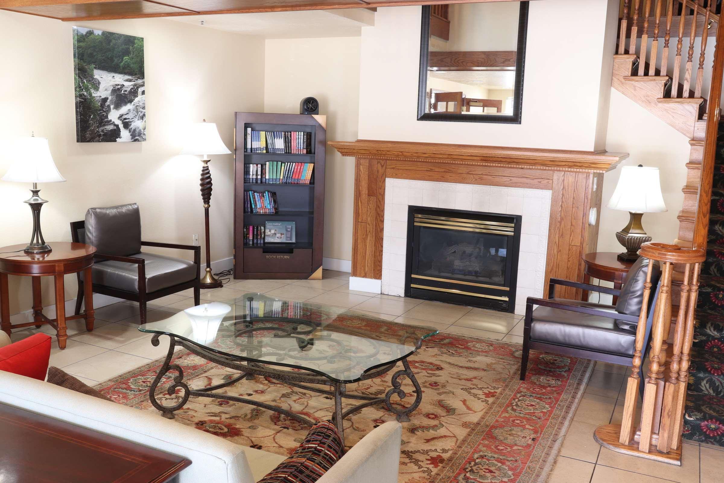 Vista Lobby Country Inn & Suites by Radisson, West Valley City, UT