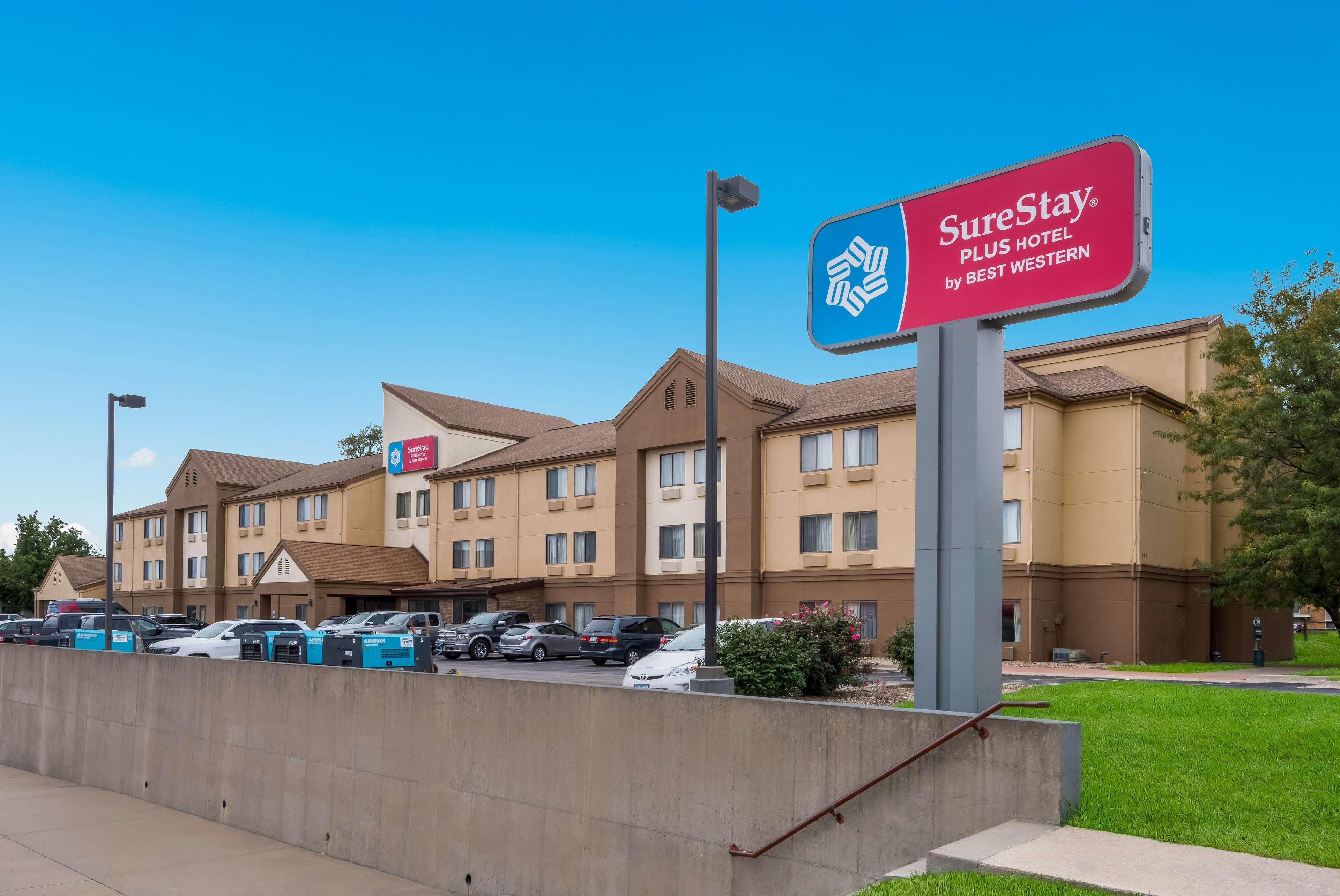 Vista Exterior SureStay Plus Hotel by Best Western Coralville Iowa City