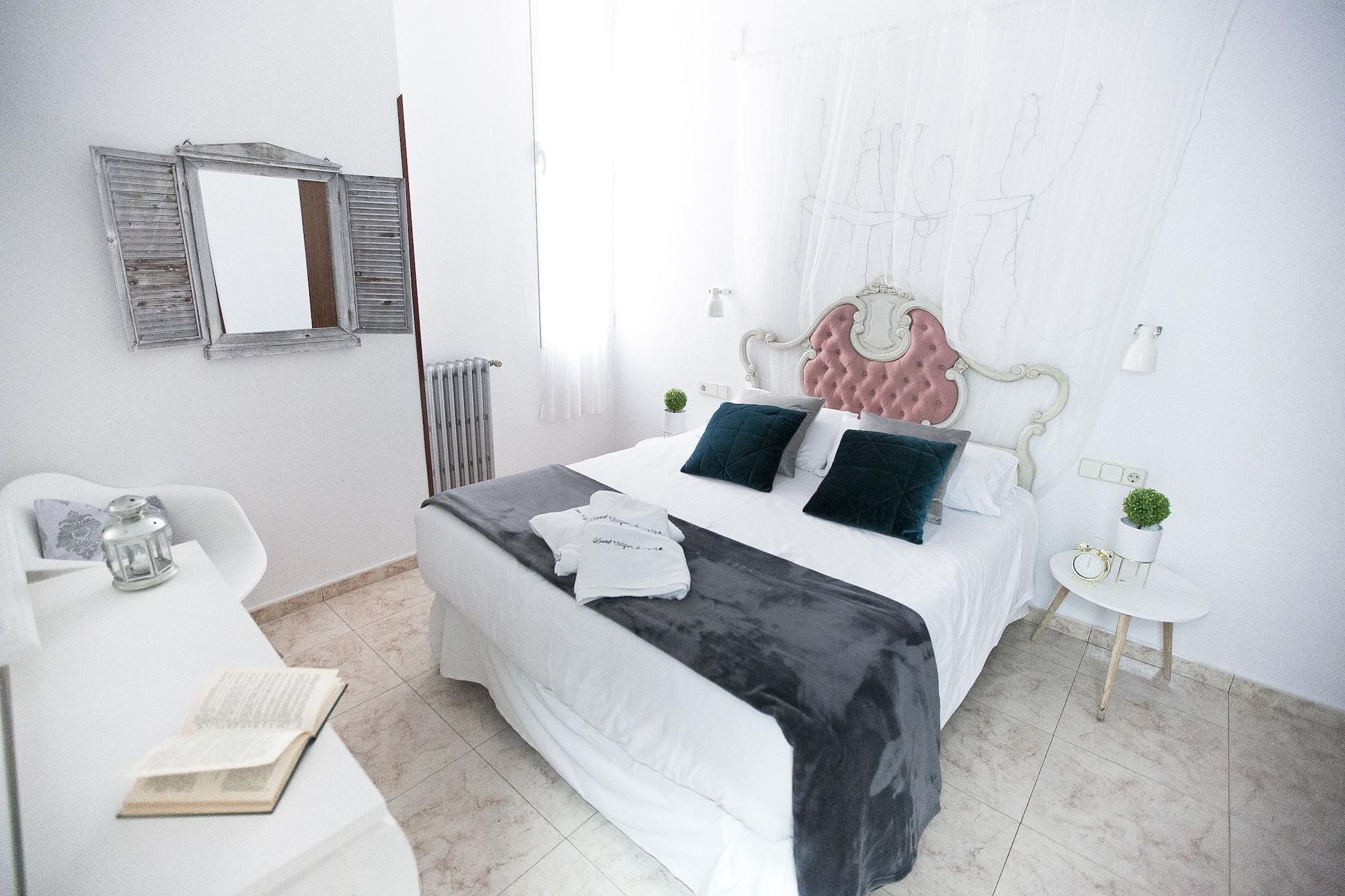 Varios Hostal Vázquez de Mella
