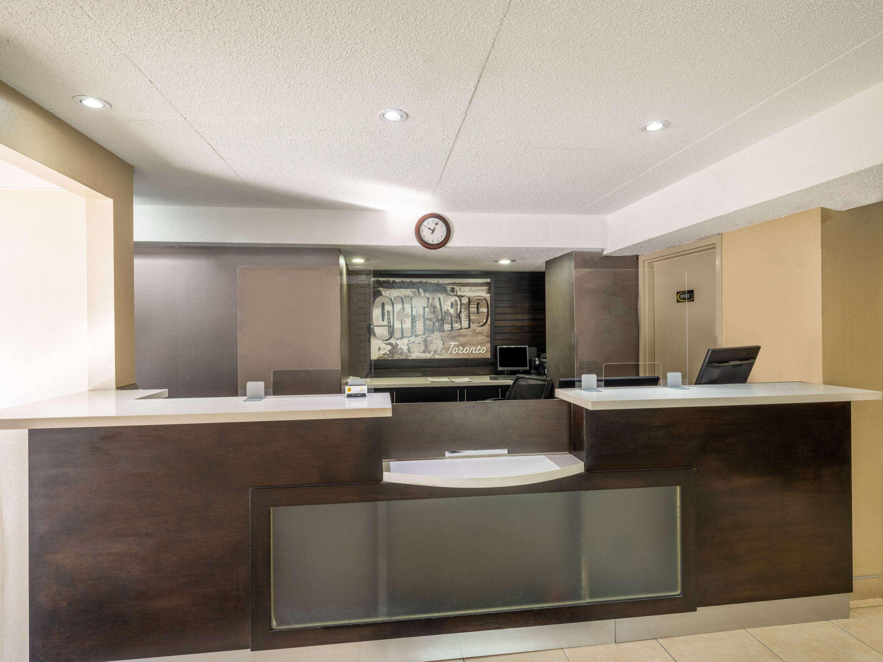Vista Lobby Super 8 by Wyndham Toronto East ON