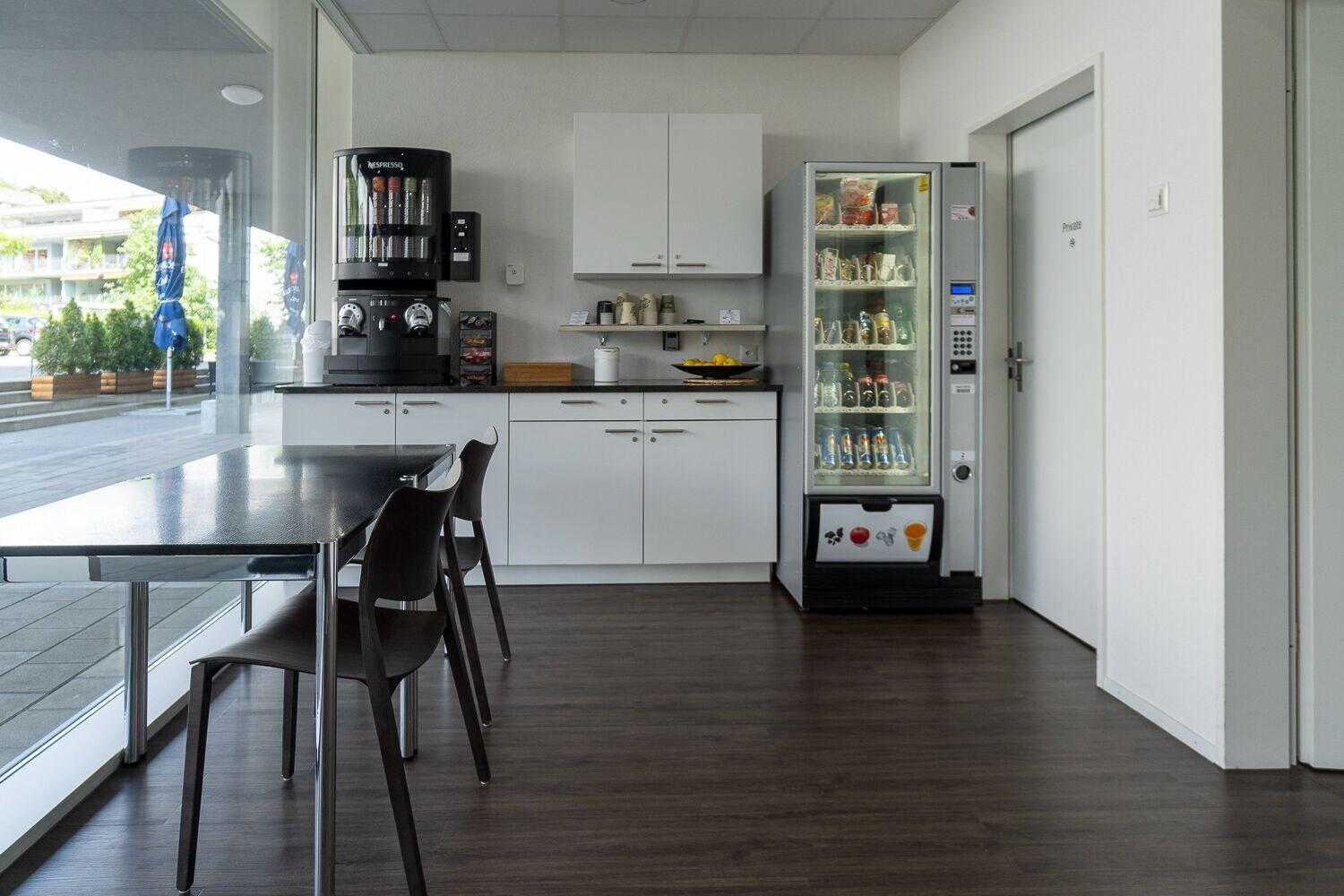 Restaurant Hine Adon Apart Hotel Bern-Airport