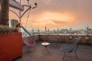 Alquiler Vacacional - The Skyline Loft Modern Comfort With Stunning City Views