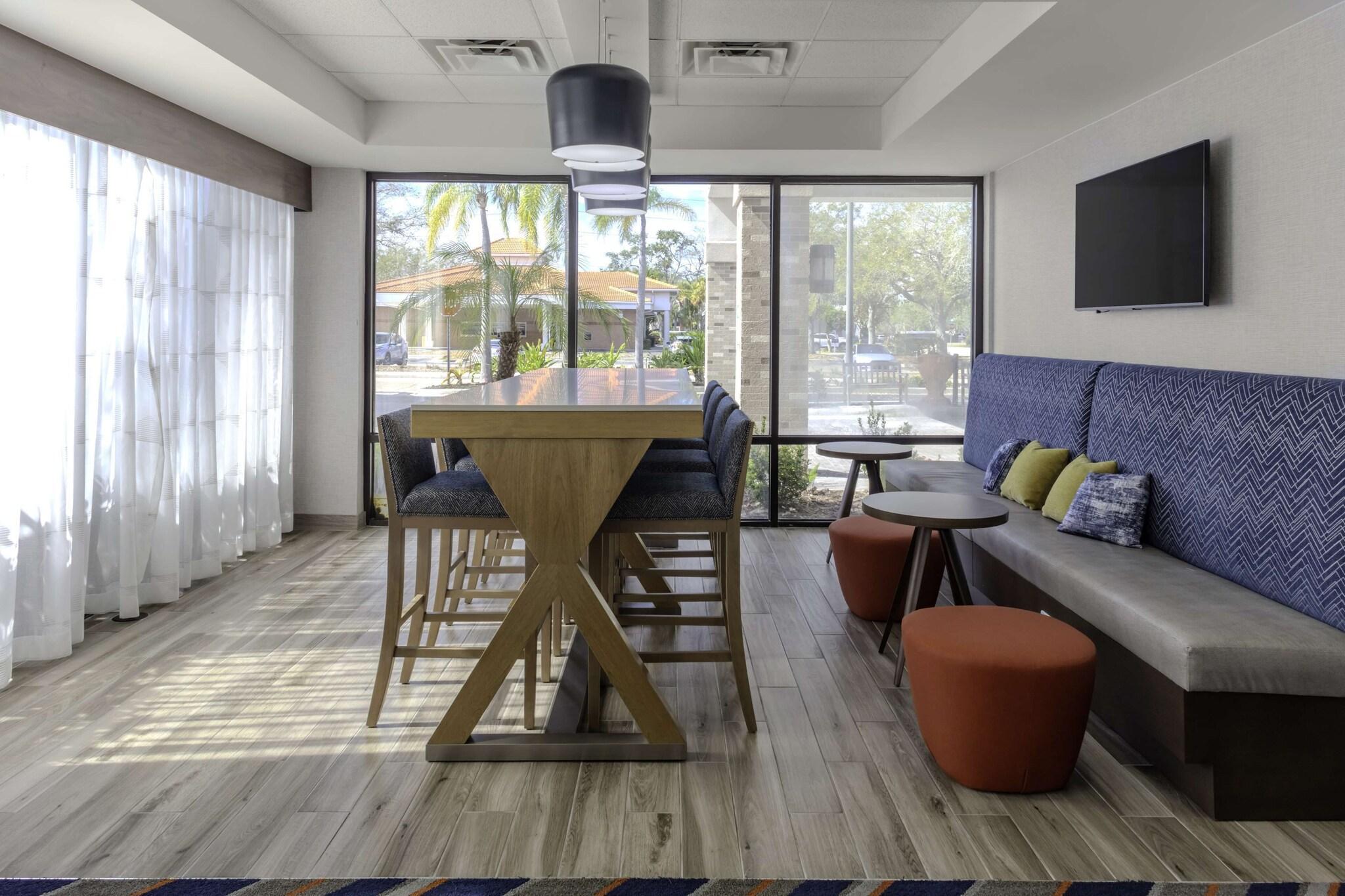 Vista Lobby Hampton Inn Sarasota - I-75 Bee Ridge