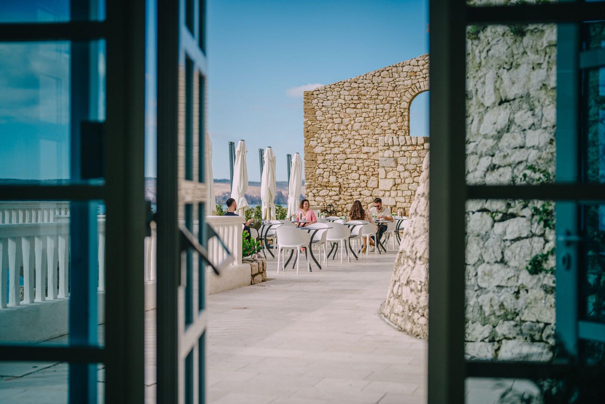 Vista Exterior Hotel Kul IN Ablana