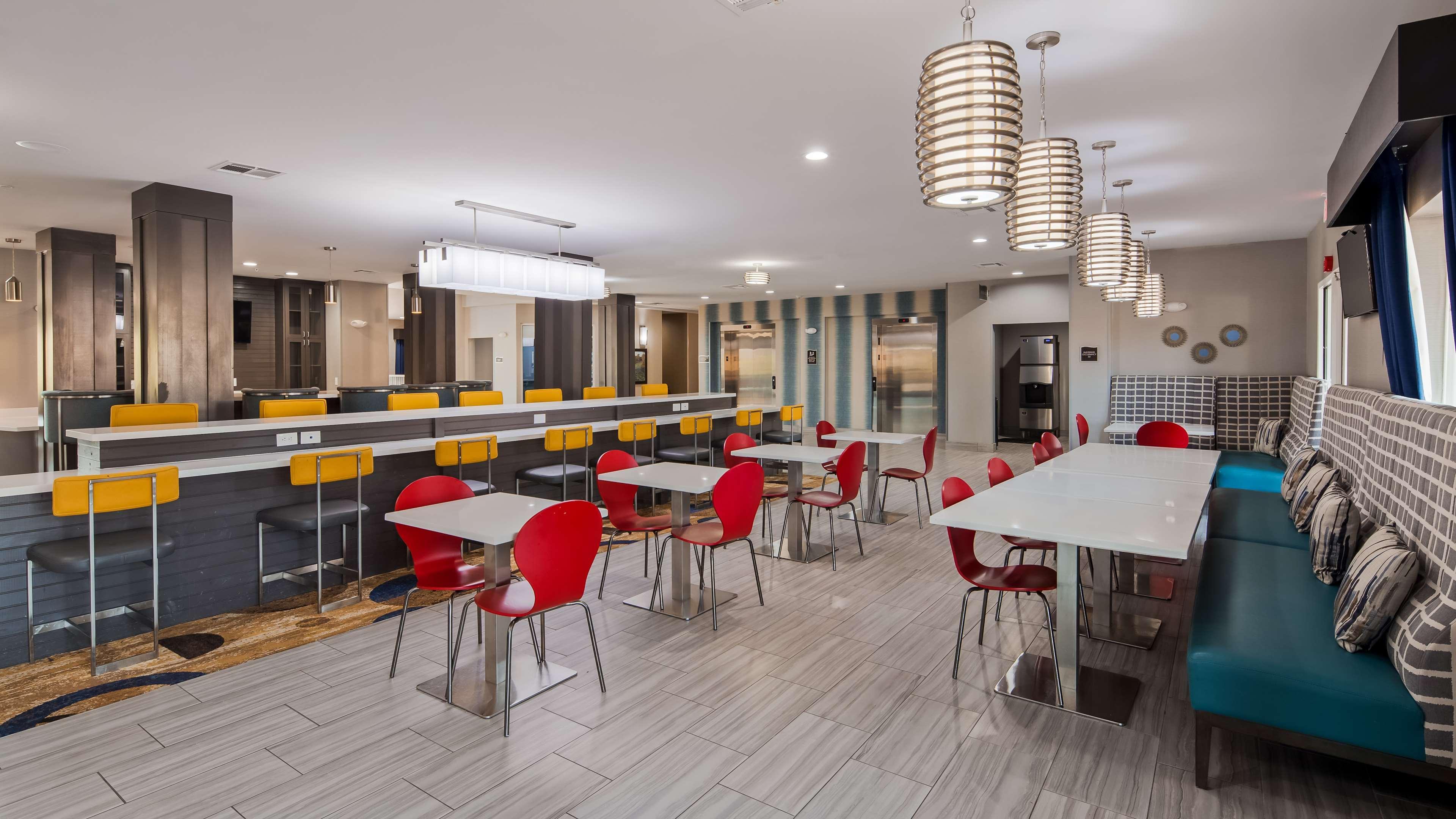 Restaurant Del-Mar Airport Inn & Suites