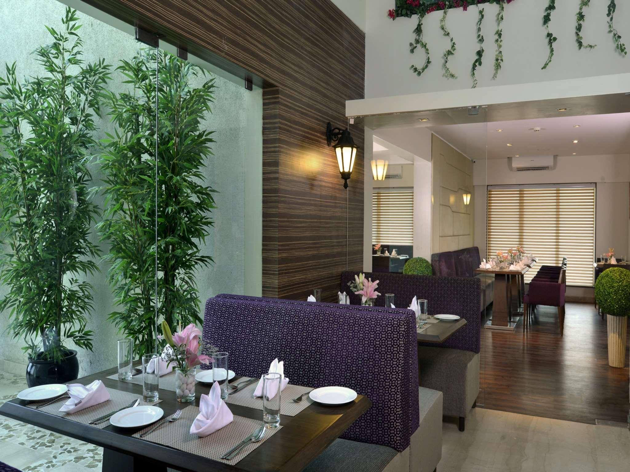 Restaurant Residency Sarovar Portico Mumbai