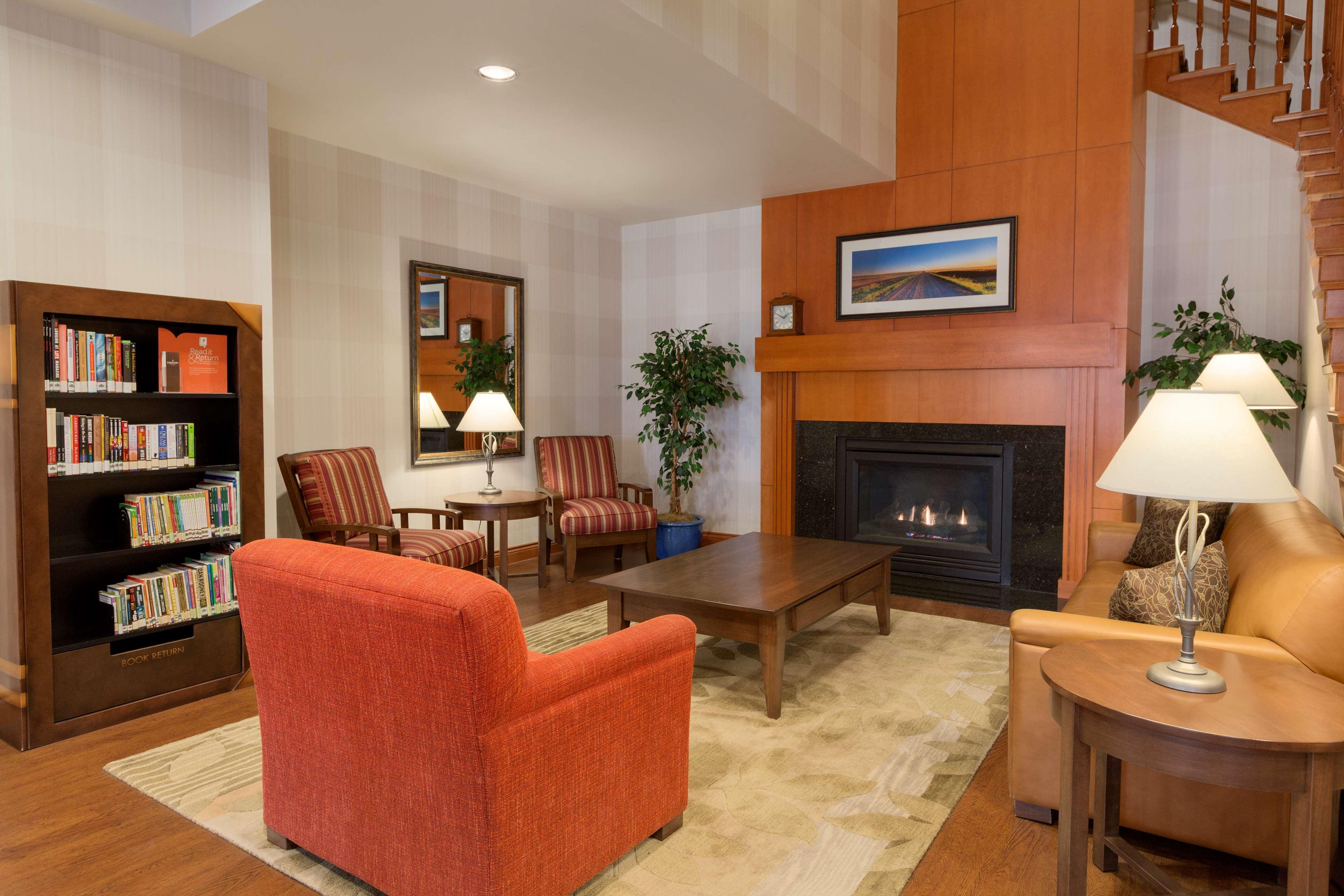 Vista Lobby Country Inn & Suites by Radisson, Calgary-NE