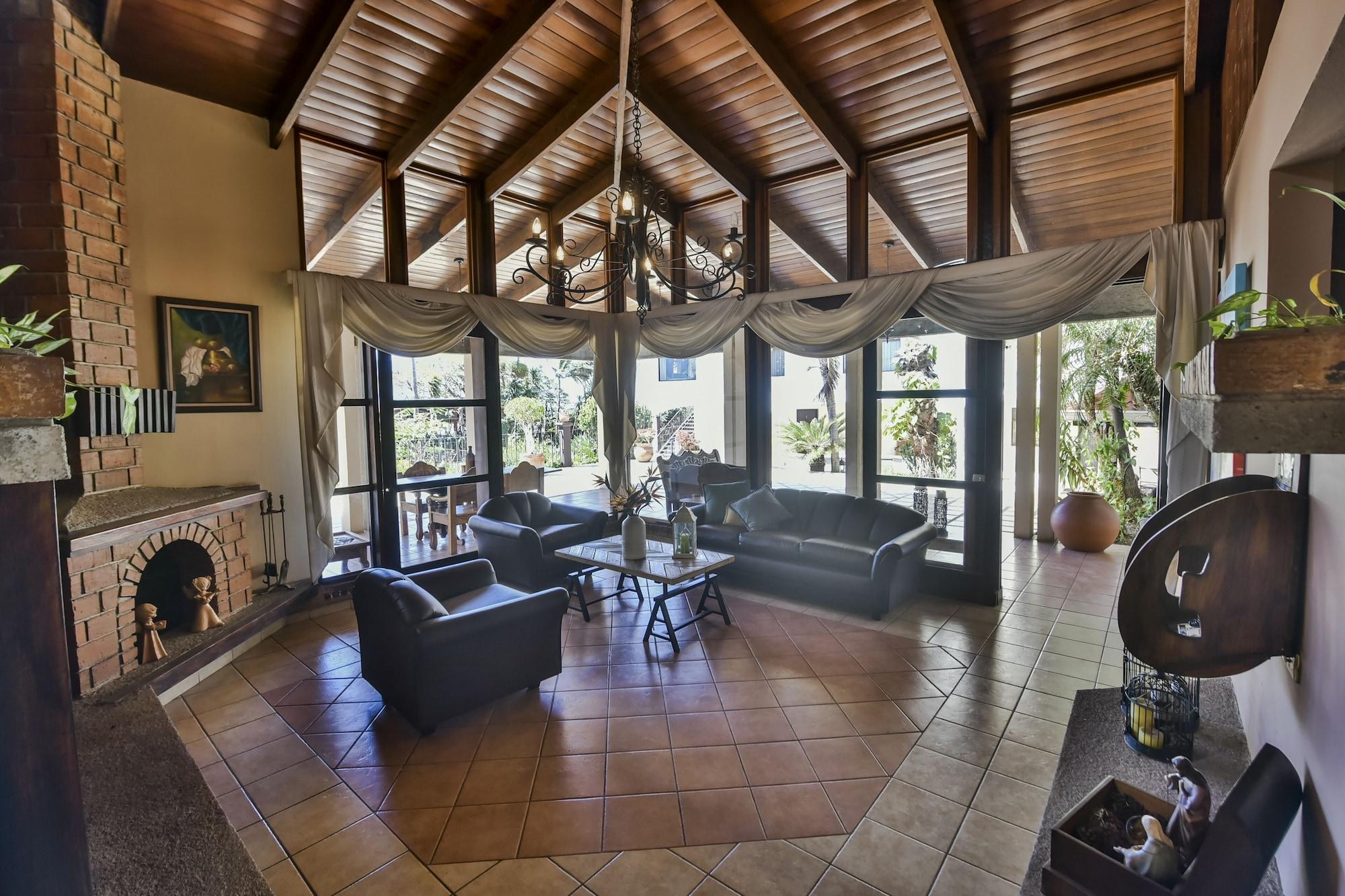 Vista Lobby La Riviera Hotel B&B