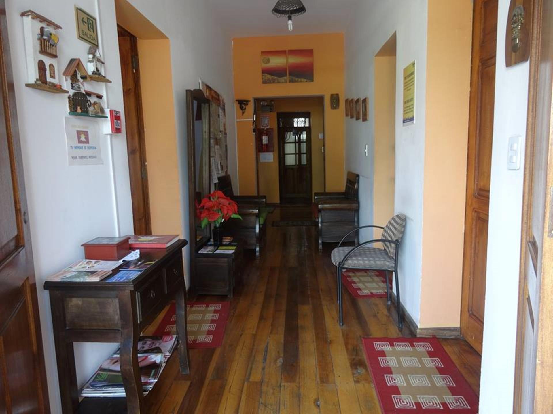 Varios Hostal del Piamonte