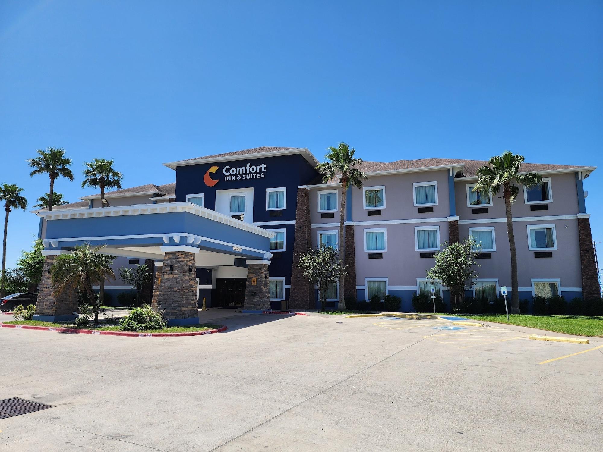 Vista Exterior Comfort Inn & Suites Donna near I-2