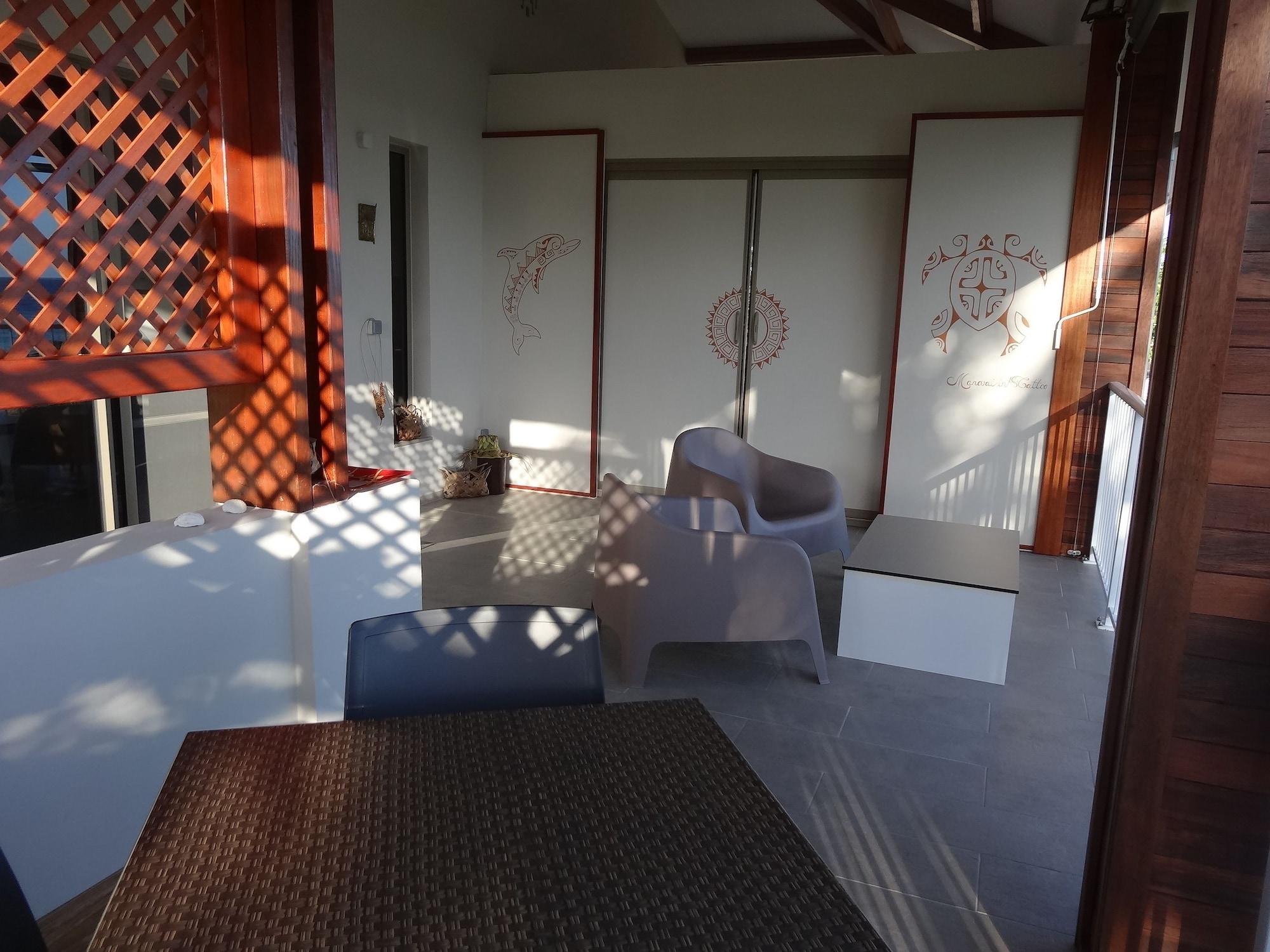 Vista Lobby Rangiroa Tiputa Lodge B&B