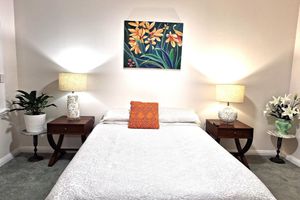 Alquiler Vacacional - 300 steps to Glenelg Beach | Spacious, renovated heritage apartment