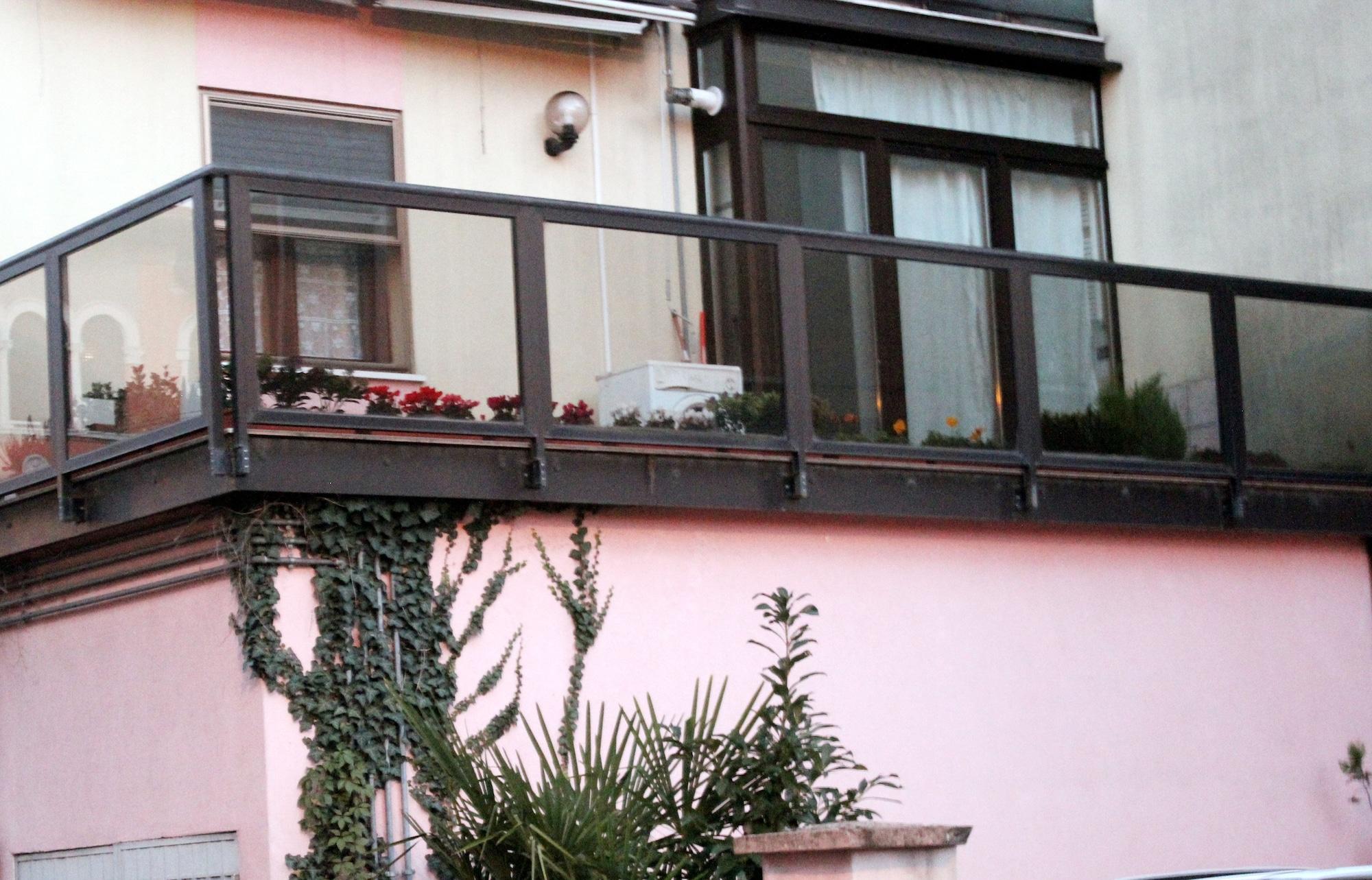 Vista Exterior Eden Venice