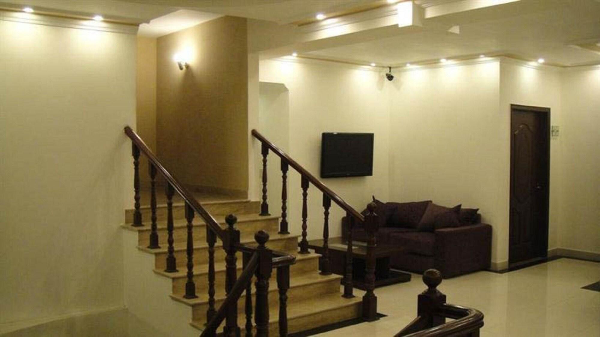 Varios British Hotel