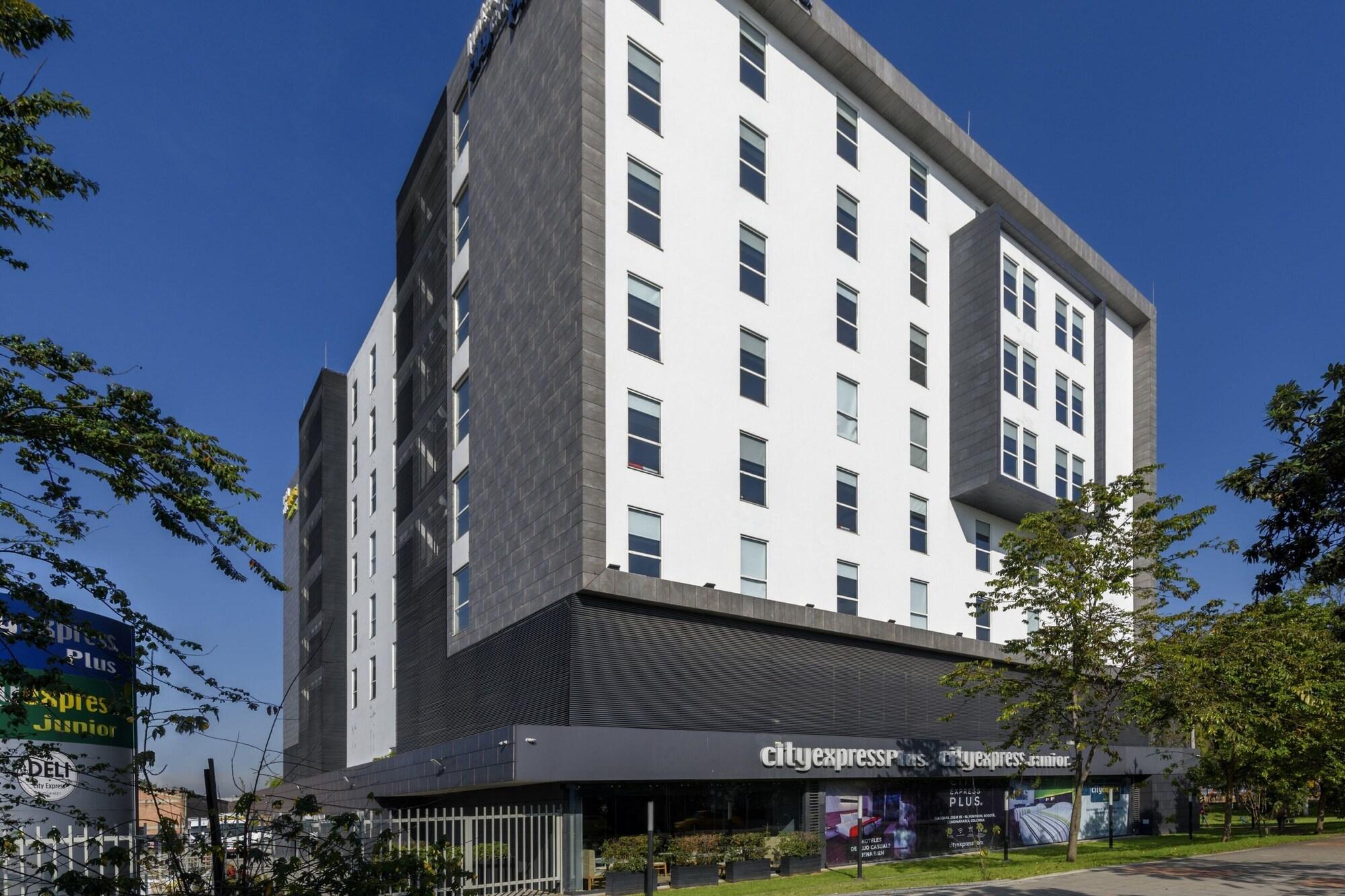 Vista Exterior City Express Plus by Marriott Bogota Aeropuerto
